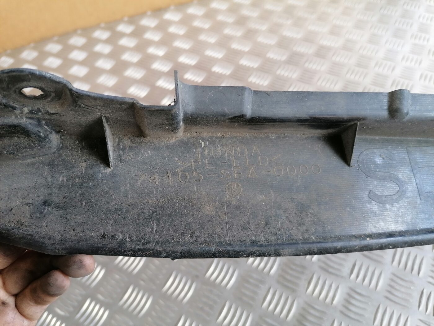 Ieliktņis starp spārnu un durvīm priekš HONDA ACCORD 2007 YR562P 2 Ieliktņis starp spārnu un durvīm priekš HONDA ACCORD 2007 YR562P