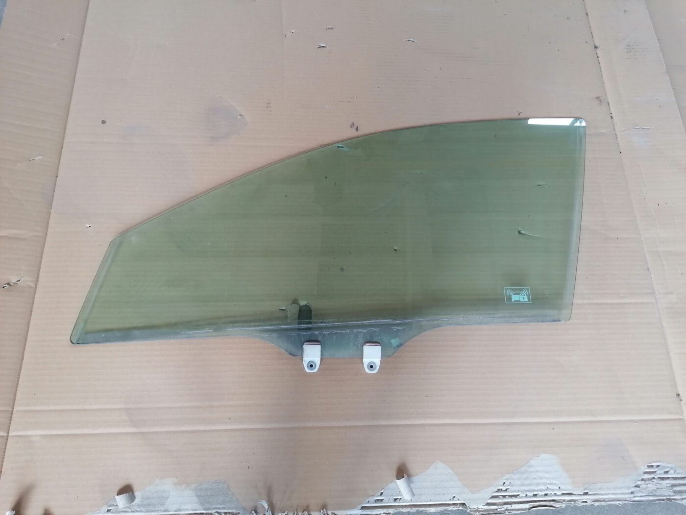 Priekšējo kreiso durvju stikls priekš HONDA ACCORD 2007 YR562P