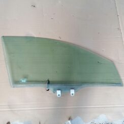 Priekšējo labo durvju stikls priekš HONDA ACCORD 2007 YR562P