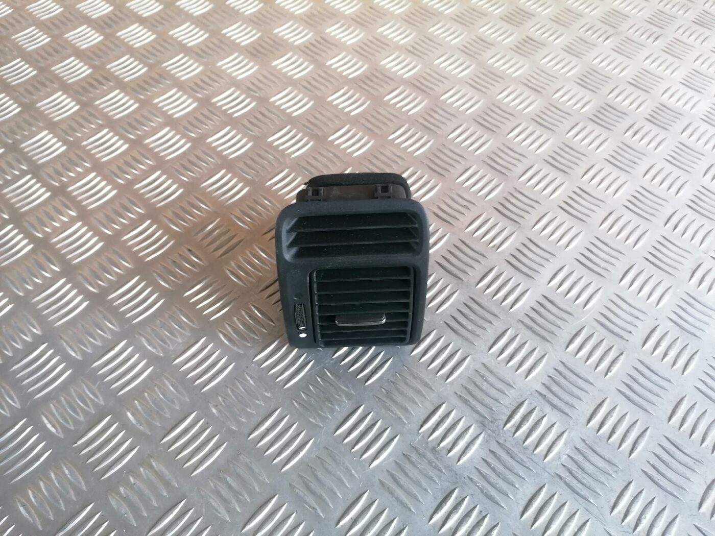 Mērinstrumentu paneļa gaisa vads, pa kreisi priekš HONDA CR-V 2006 1 Mērinstrumentu paneļa gaisa vads, pa kreisi priekš HONDA CR-V 2006