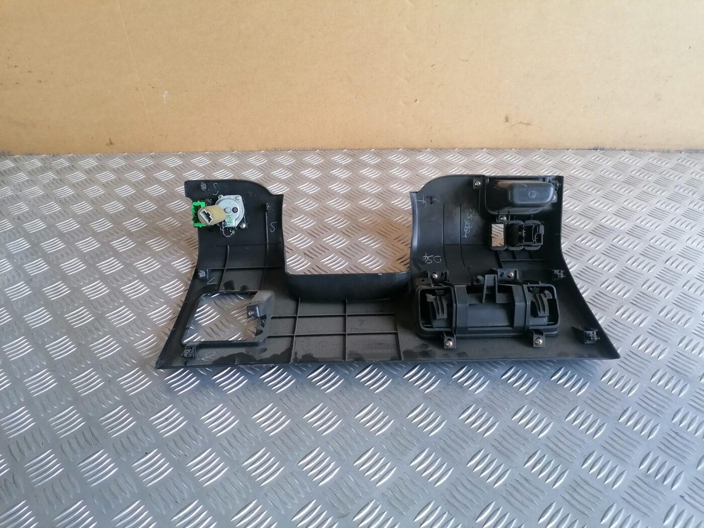 Mērinstrumentu paneļa apdare (zem stūres) priekš HONDA CR-V 2006 2 Mērinstrumentu paneļa apdare (zem stūres) priekš HONDA CR-V 2006