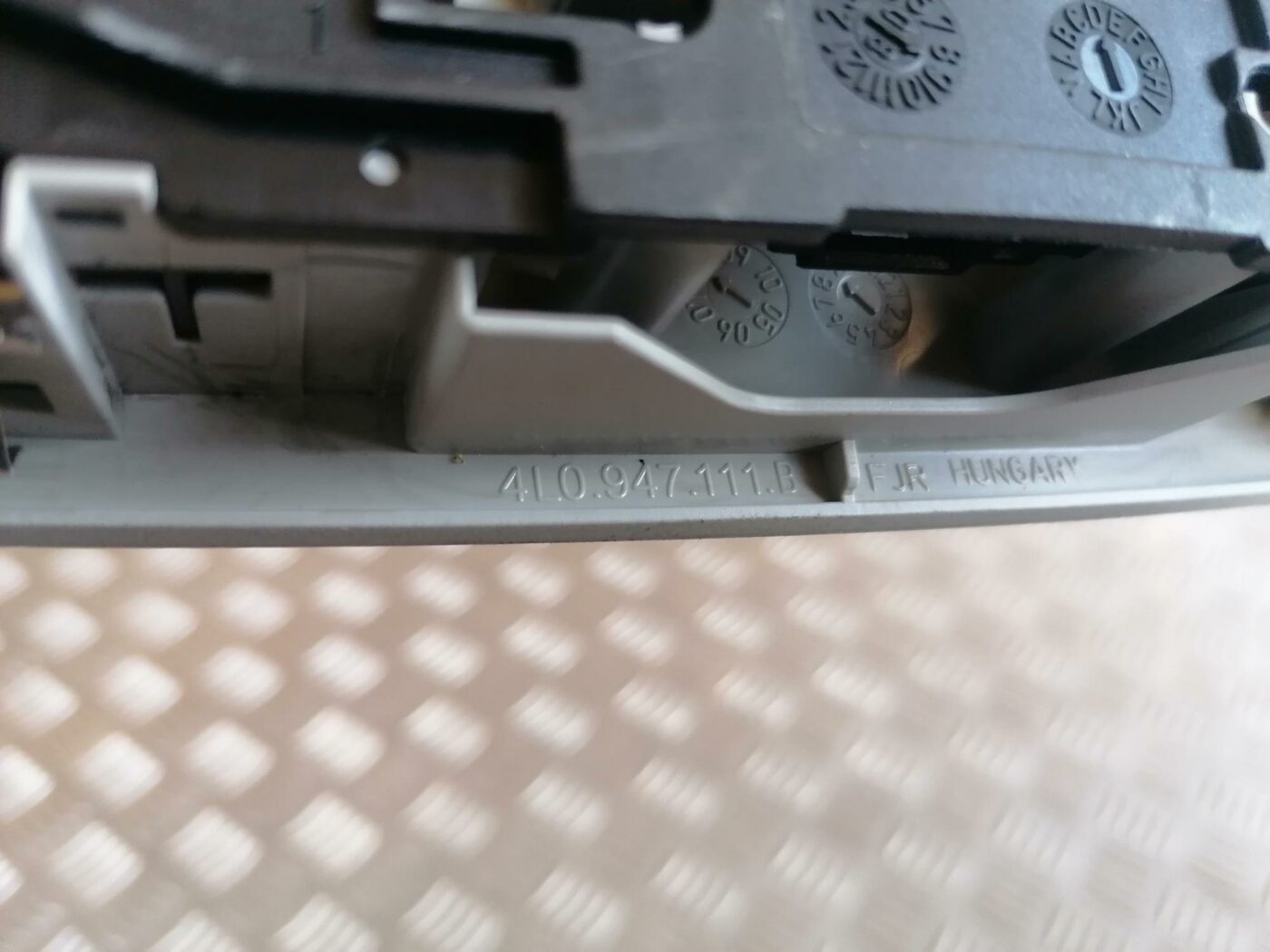 Aizmugurējo sēdvietu apgaismojums priekš AUDI A6 2008