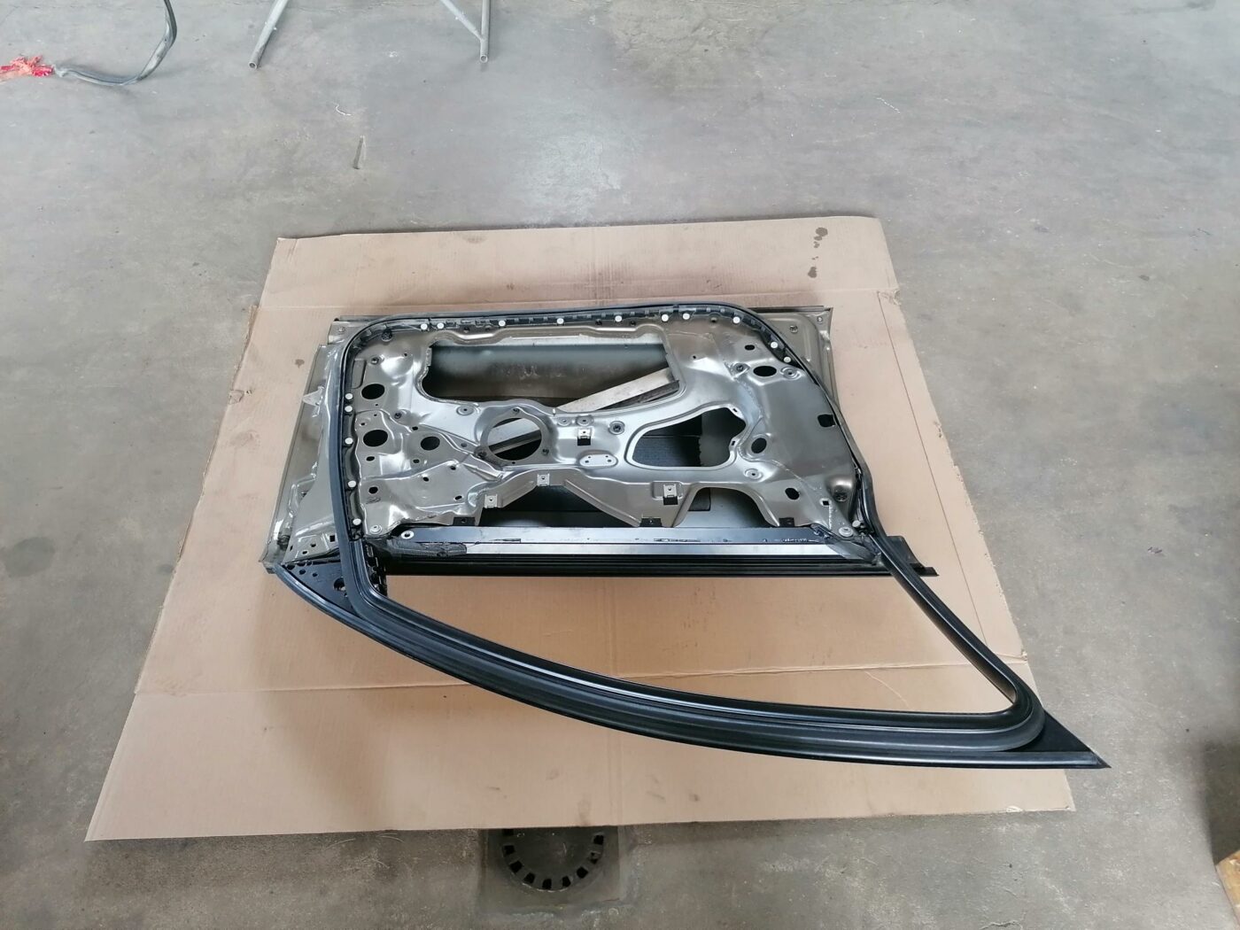 Priekšējās kreisās durvis priekš AUDI A6 2008 5 Priekšējās kreisās durvis priekš AUDI A6 2008