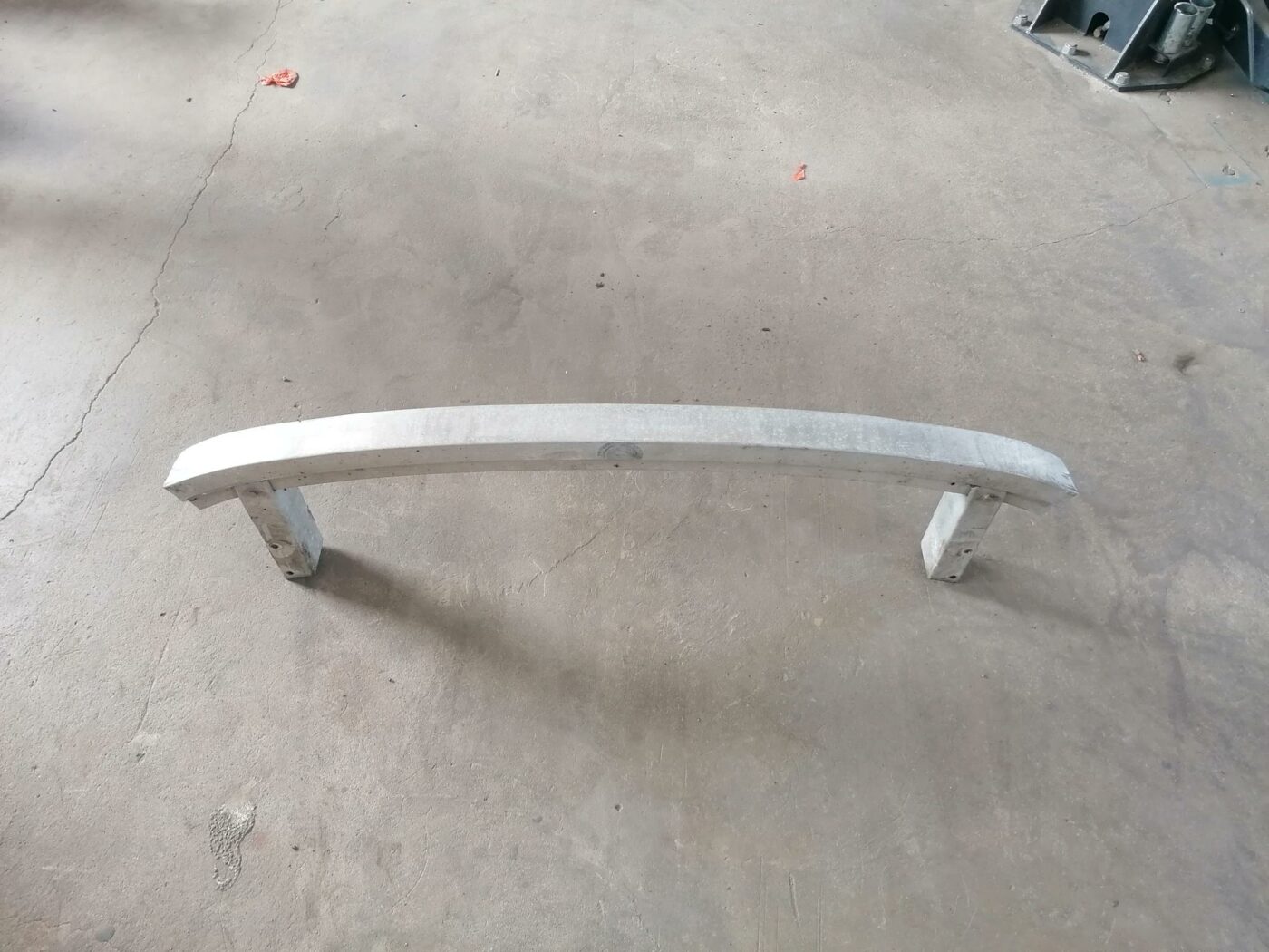 Aizmugurējā bufera pastiprinātājs priekš AUDI A6 2008 1 Aizmugurējā bufera pastiprinātājs priekš AUDI A6 2008