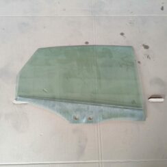 Aizmugurējo labo durvju stikls priekš AUDI A6 2008