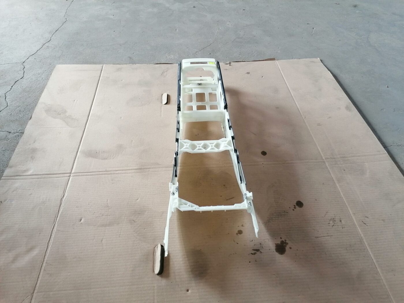 Centrālās konsoles iekšējā plastmasa priekš AUDI A6 2008