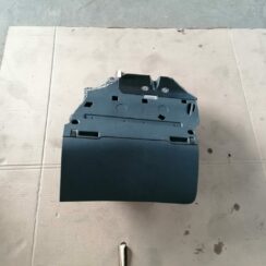 Mantu glabāšanas nodalījums pasažiera pusē priekš AUDI A6 2008