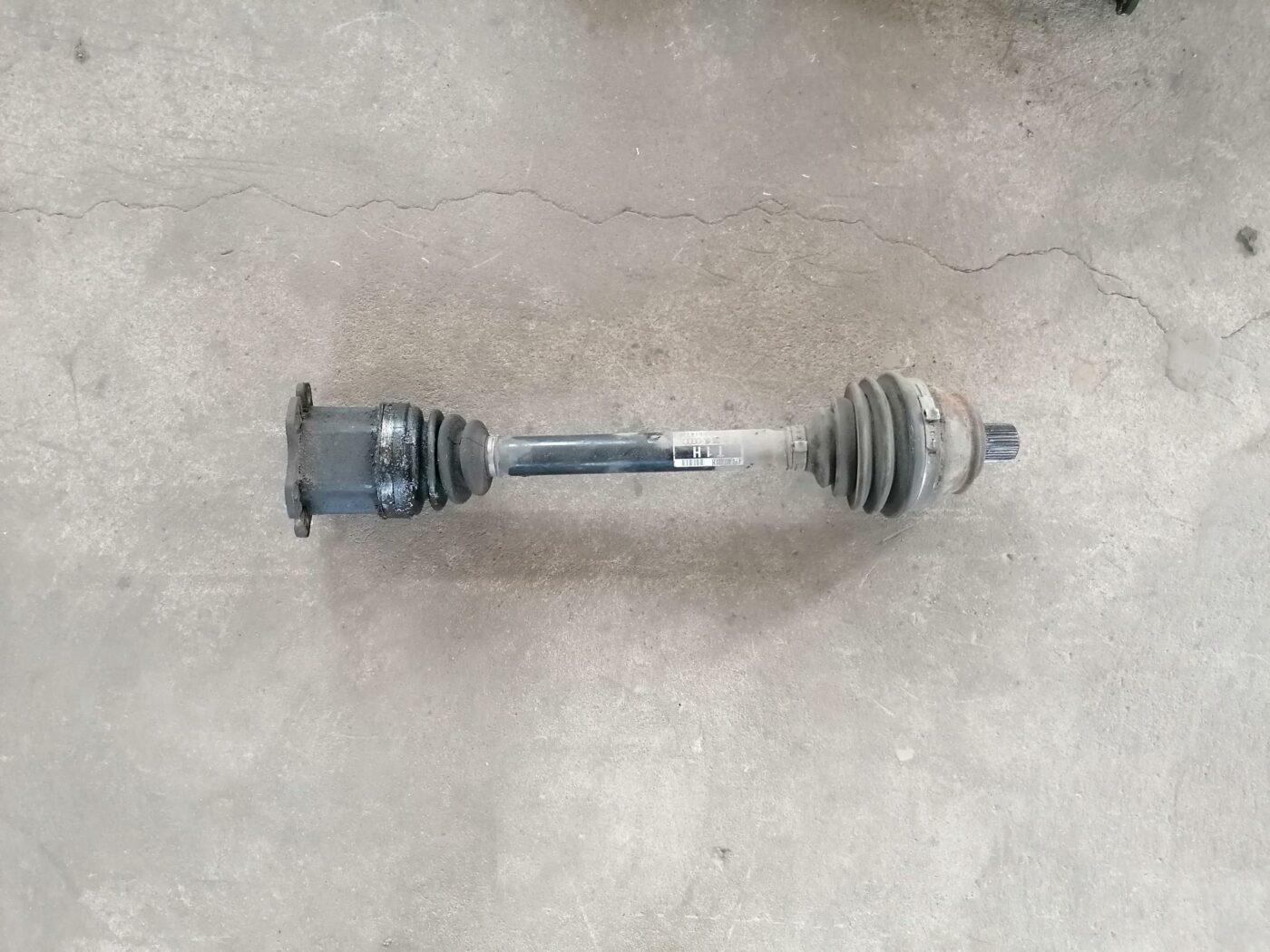 Pusass priekšējā kreisā priekš AUDI A6 2008 1 Pusass priekšējā kreisā priekš AUDI A6 2008