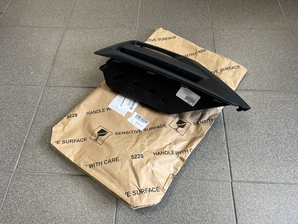 Priekšēja bufera uzlika priekš VW CRAFTER 2018 4 Priekšēja bufera uzlika priekš VW CRAFTER 2018