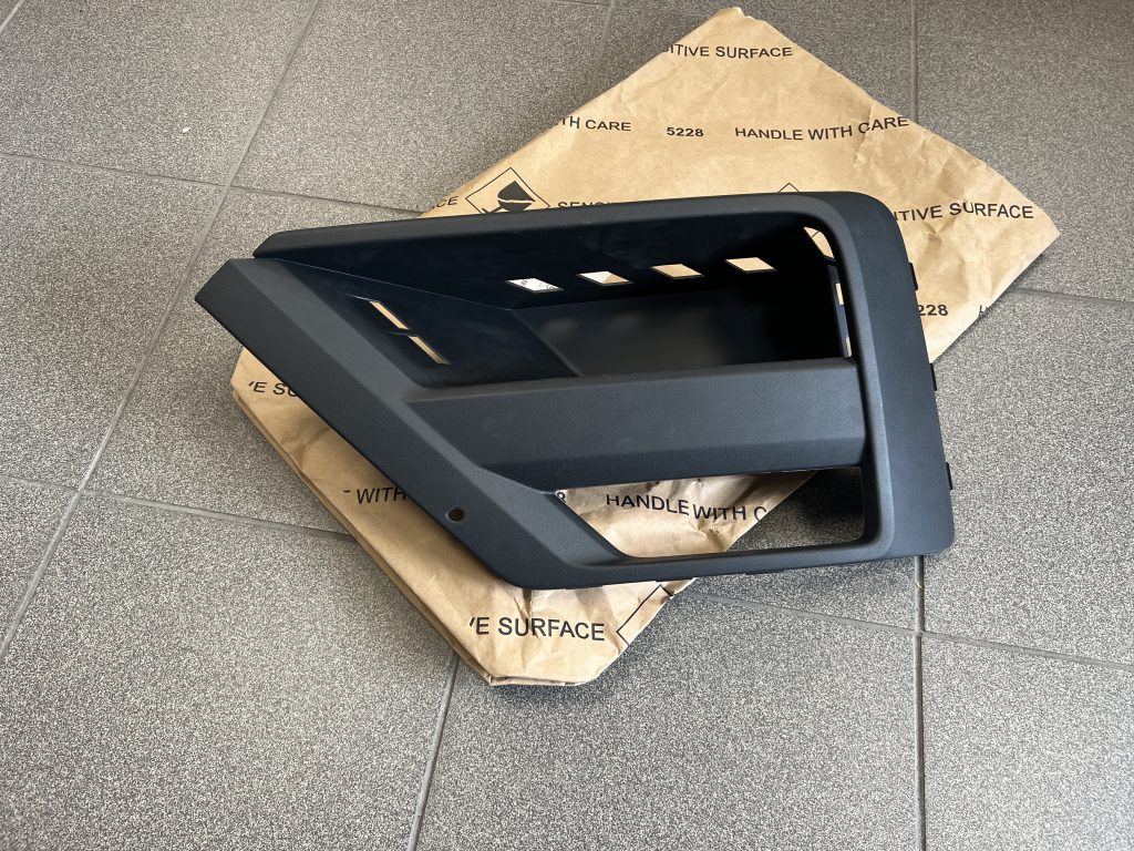 Priekšēja bufera uzlika priekš VW CRAFTER 2018 1 Priekšēja bufera uzlika priekš VW CRAFTER 2018