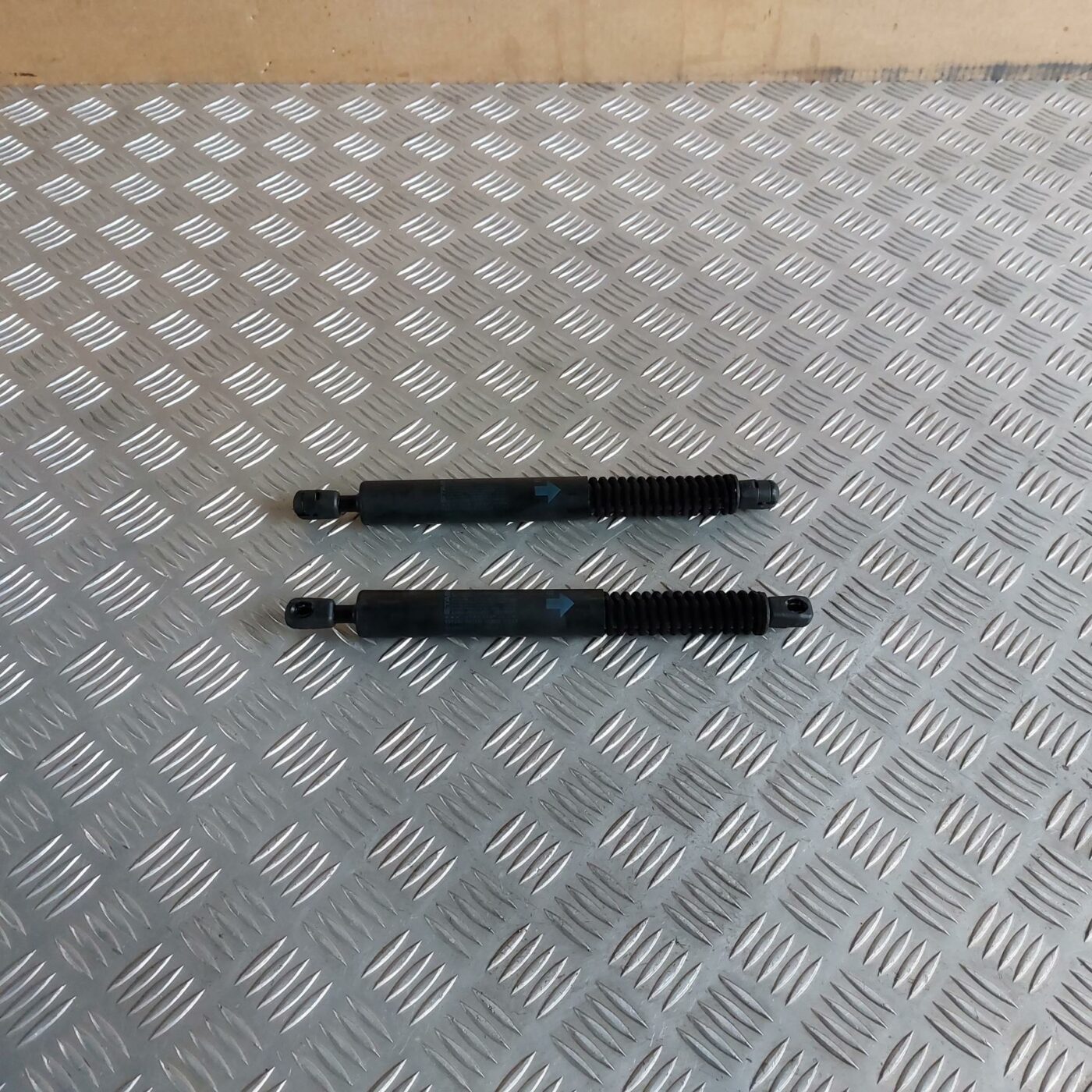 Bagažnieka vāka amortizators priekš BMW 520D F11 2011 TOURING