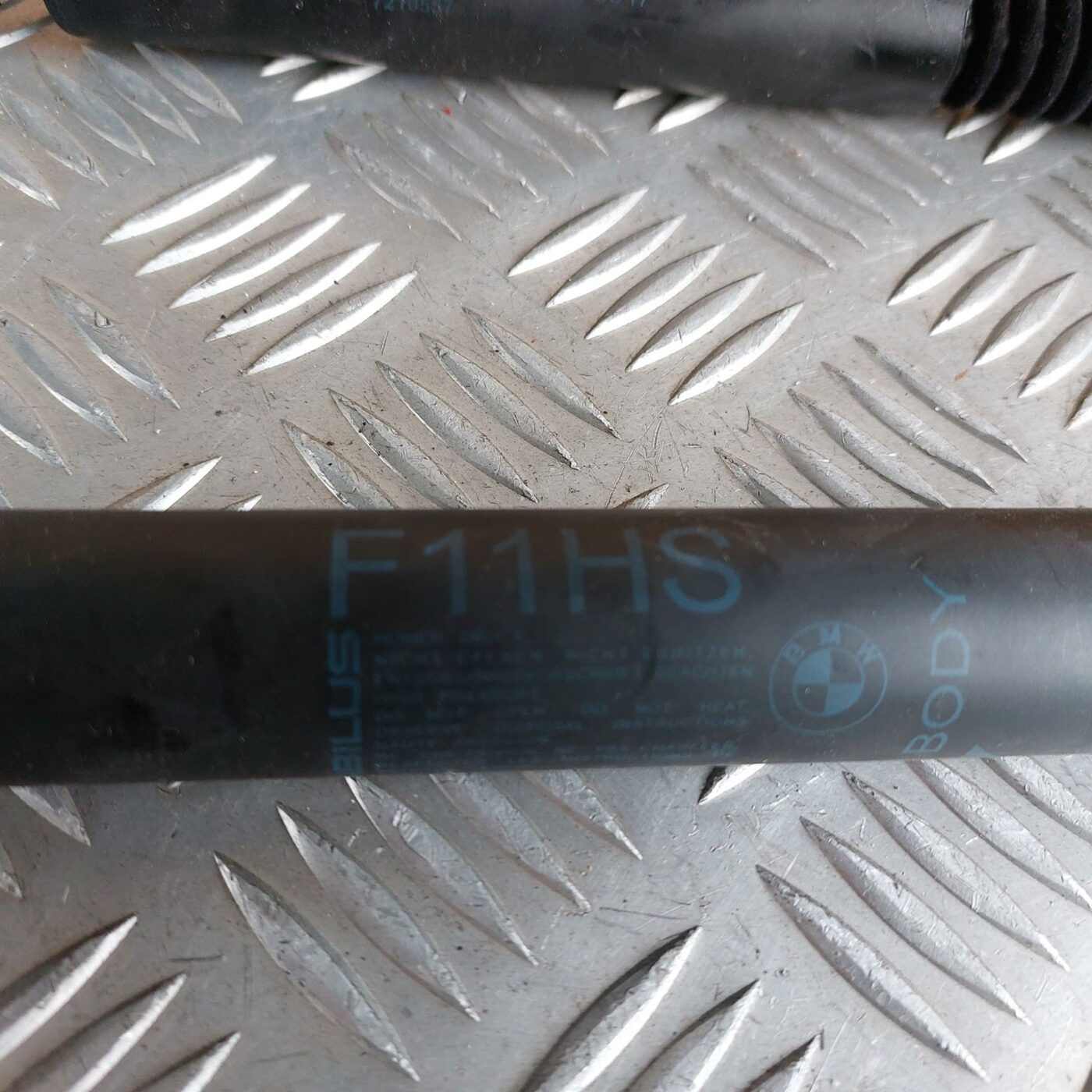 Bagažnieka vāka amortizators priekš BMW 520D F11 2011 TOURING