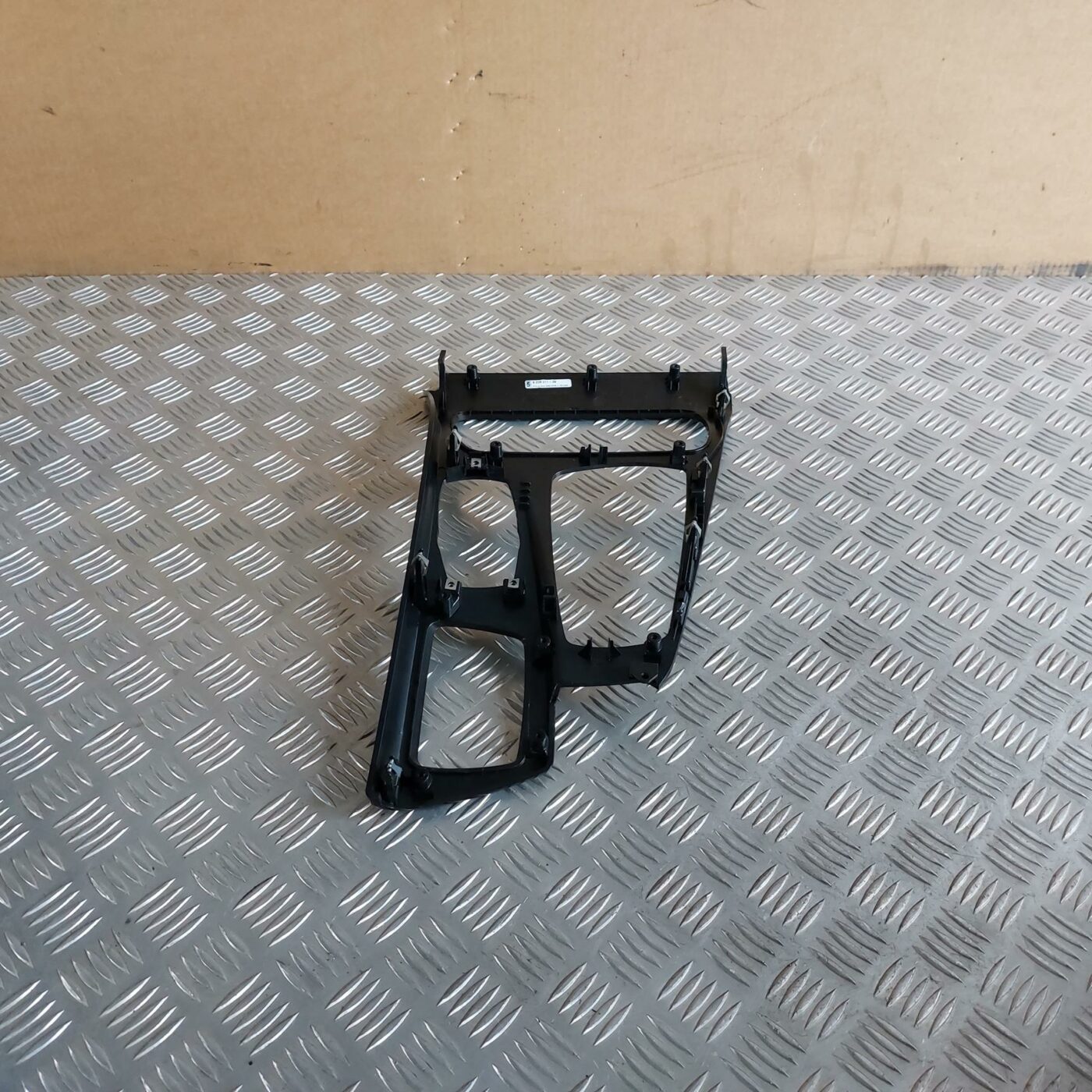 Dekoratīvs rāmis pārnesumu selektoram priekš BMW 520D F11 2011 TOURING