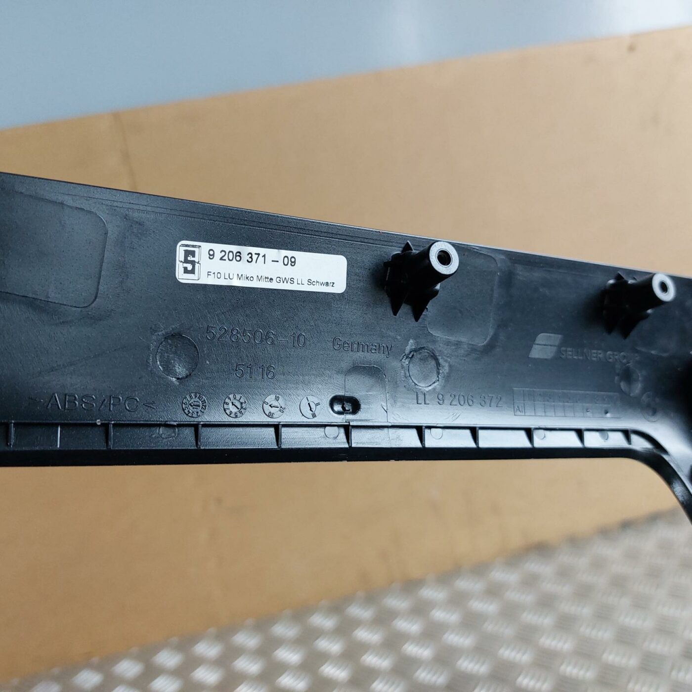 Dekoratīvs rāmis pārnesumu selektoram priekš BMW 520D F11 2011 TOURING