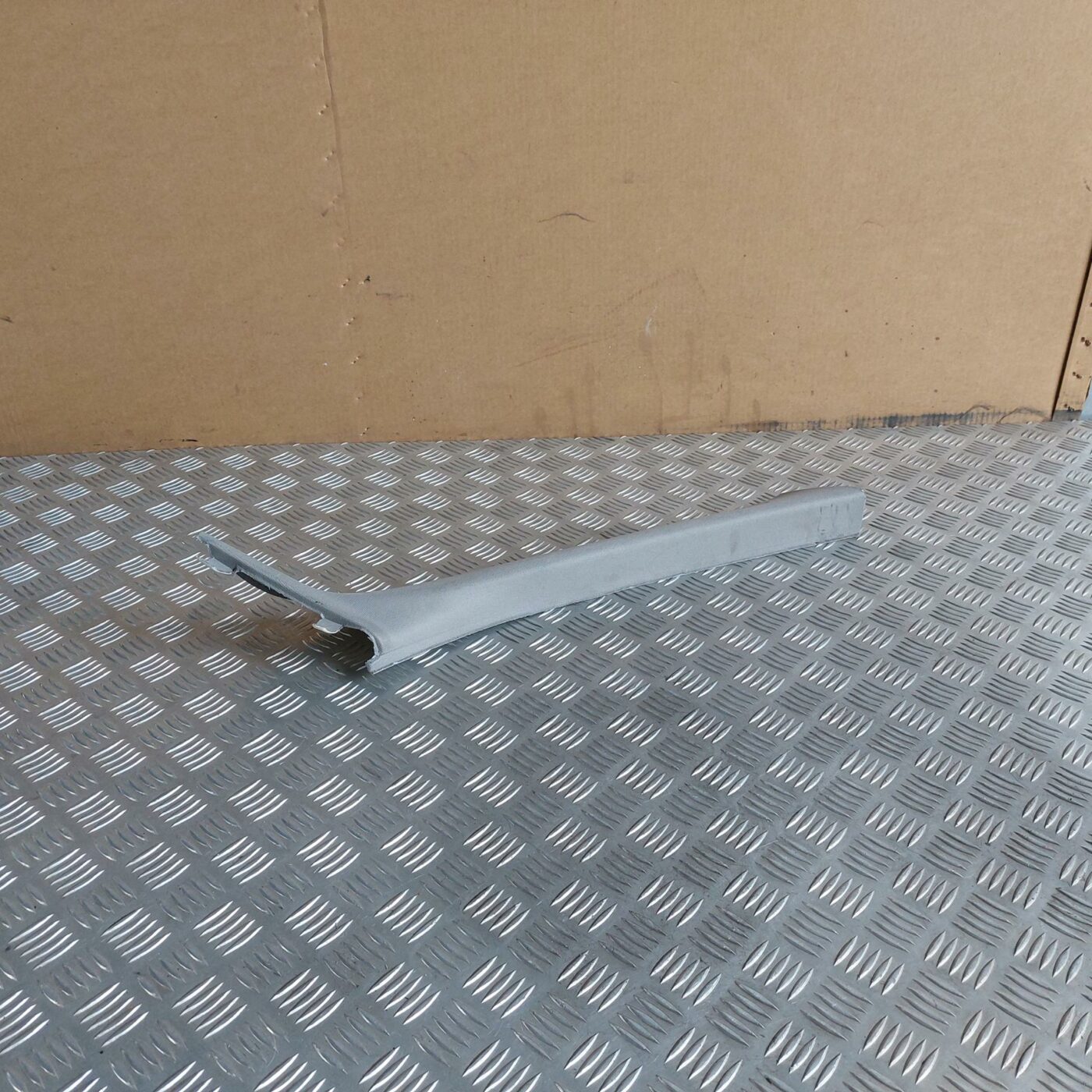 Priekšējas salona statnes apdare priekš BMW 520D F11 2011 TOURING 1 Priekšējas salona statnes apdare priekš BMW 520D F11 2011 TOURING