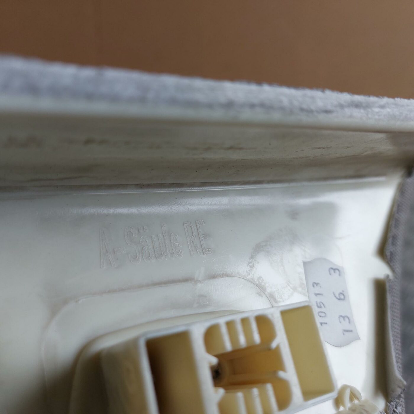 Priekšējas salona statnes apdare priekš BMW 520D F11 2011 TOURING 4 Priekšējas salona statnes apdare priekš BMW 520D F11 2011 TOURING