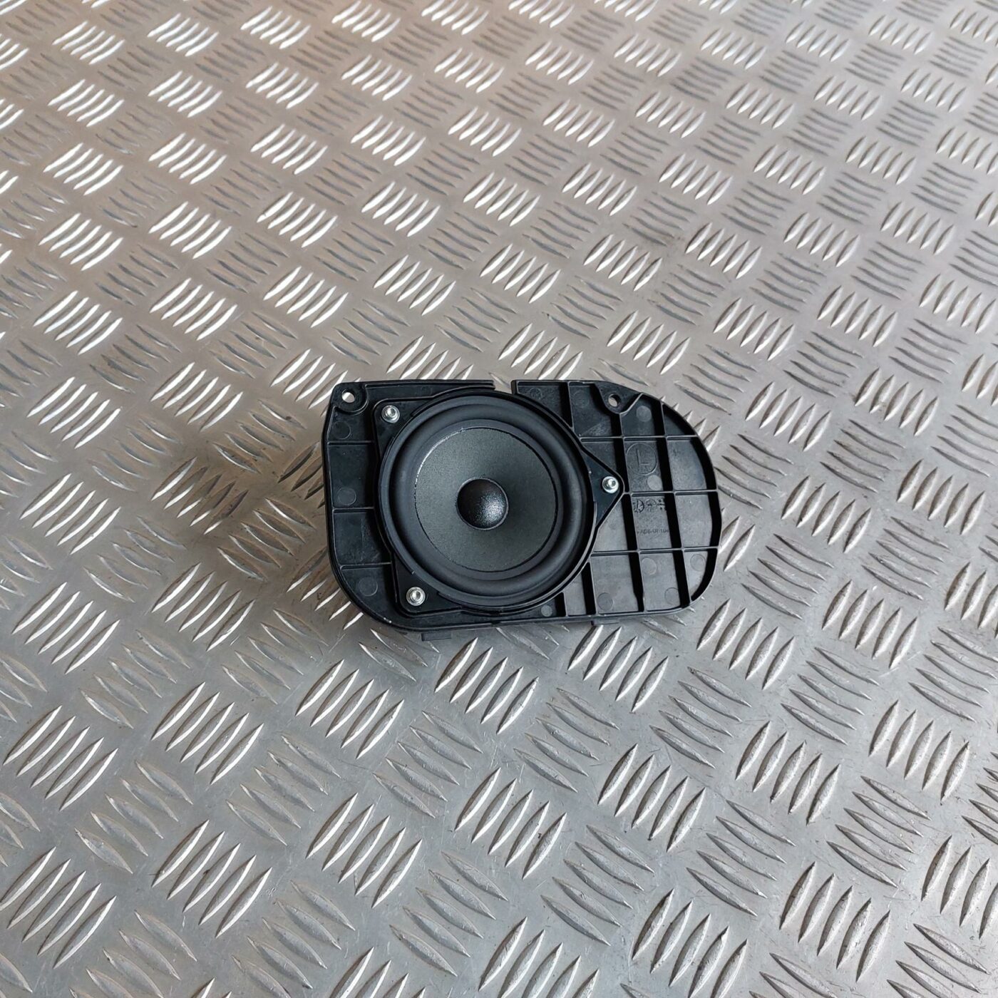 Skaļrunis griestos priekš BMW 520D F11 2011 TOURING