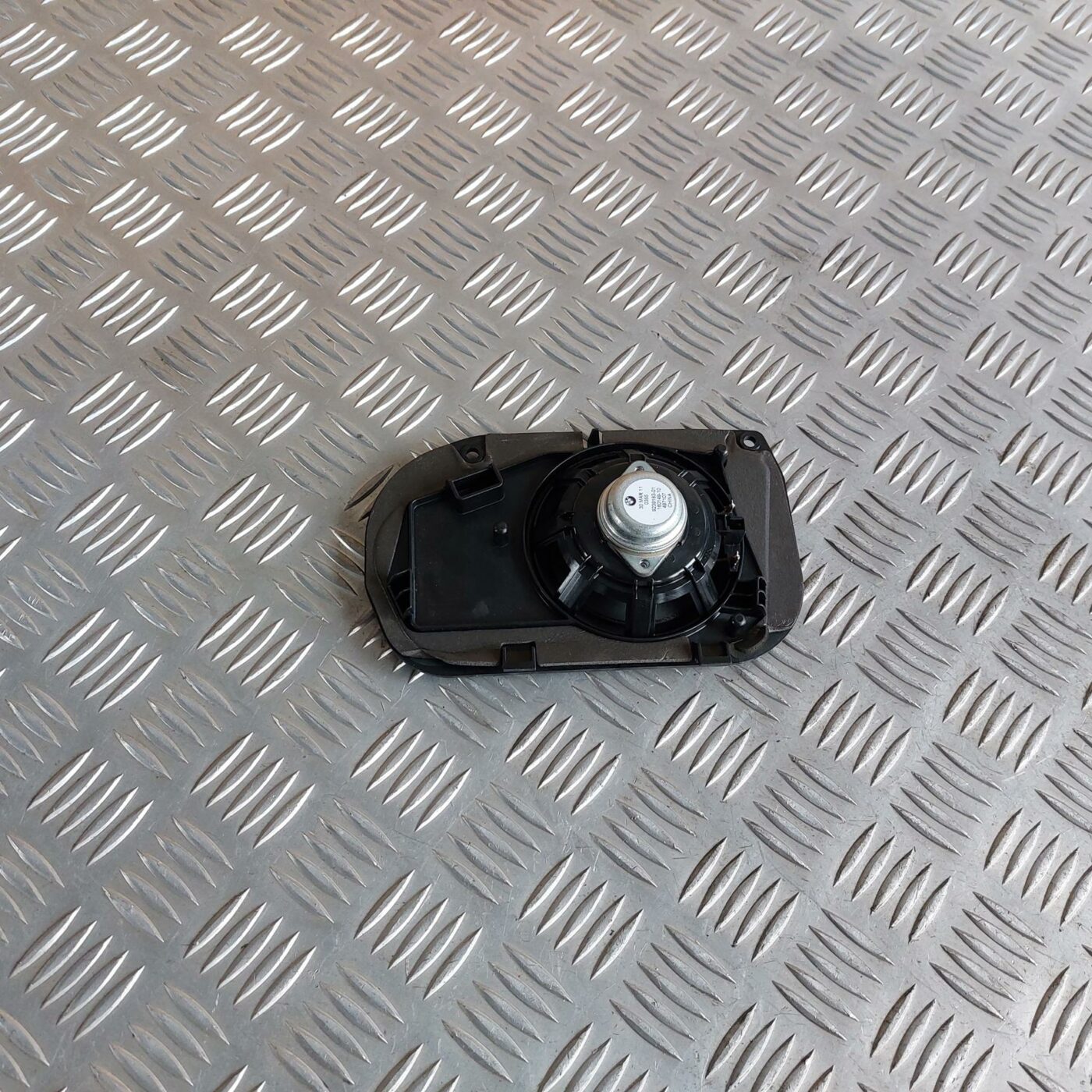 Skaļrunis griestos priekš BMW 520D F11 2011 TOURING