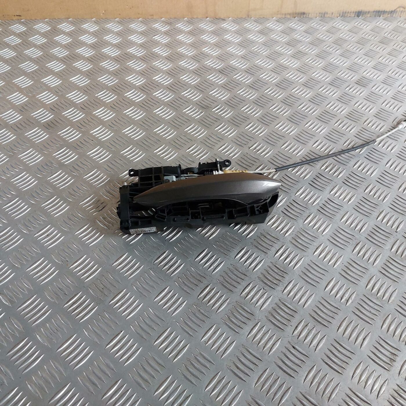 Priekšējāis labais durvju rokturis priekš BMW 520D F11 2011 TOURING