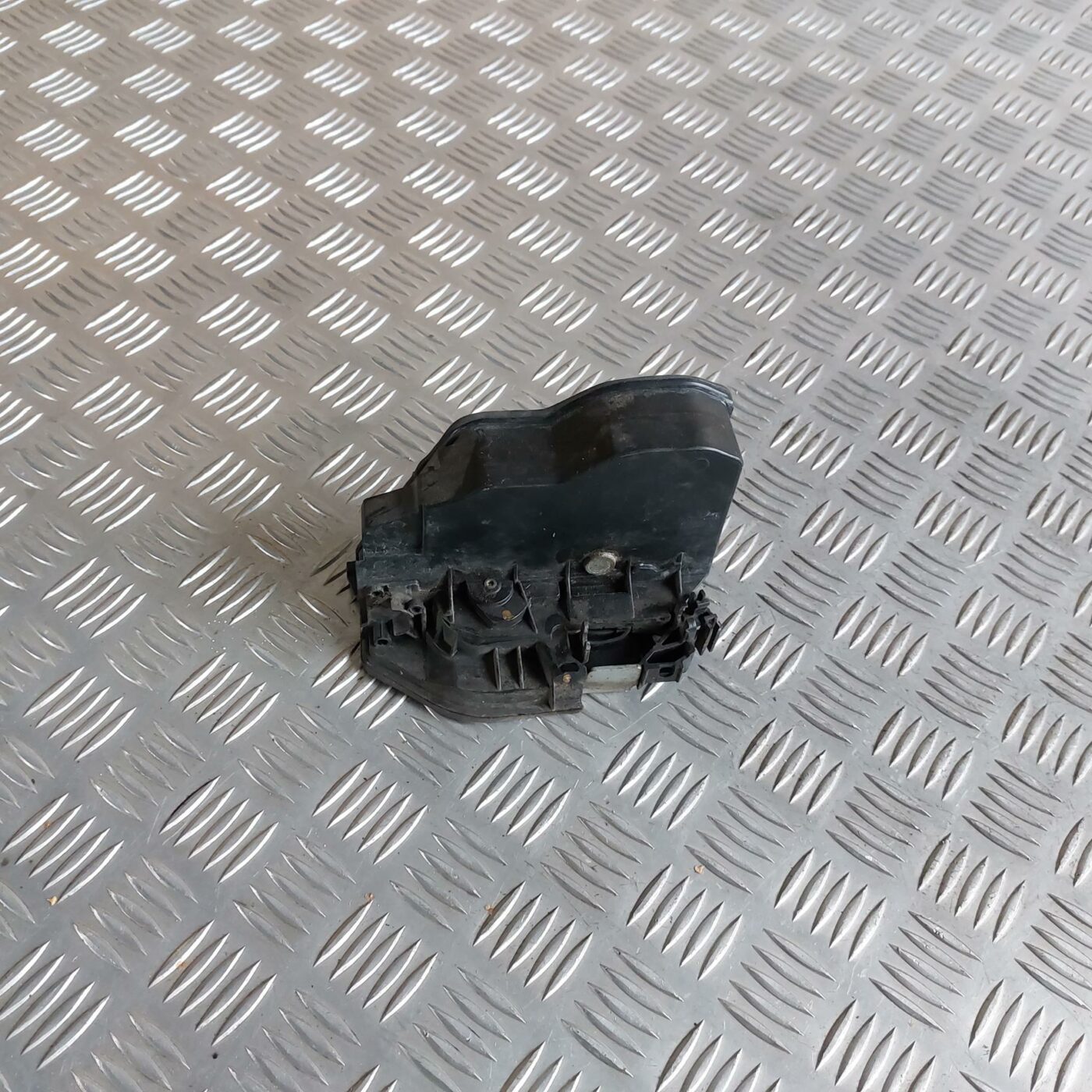 Priekšējo labo durvju slēdzene priekš BMW 520D F11 2011 TOURING