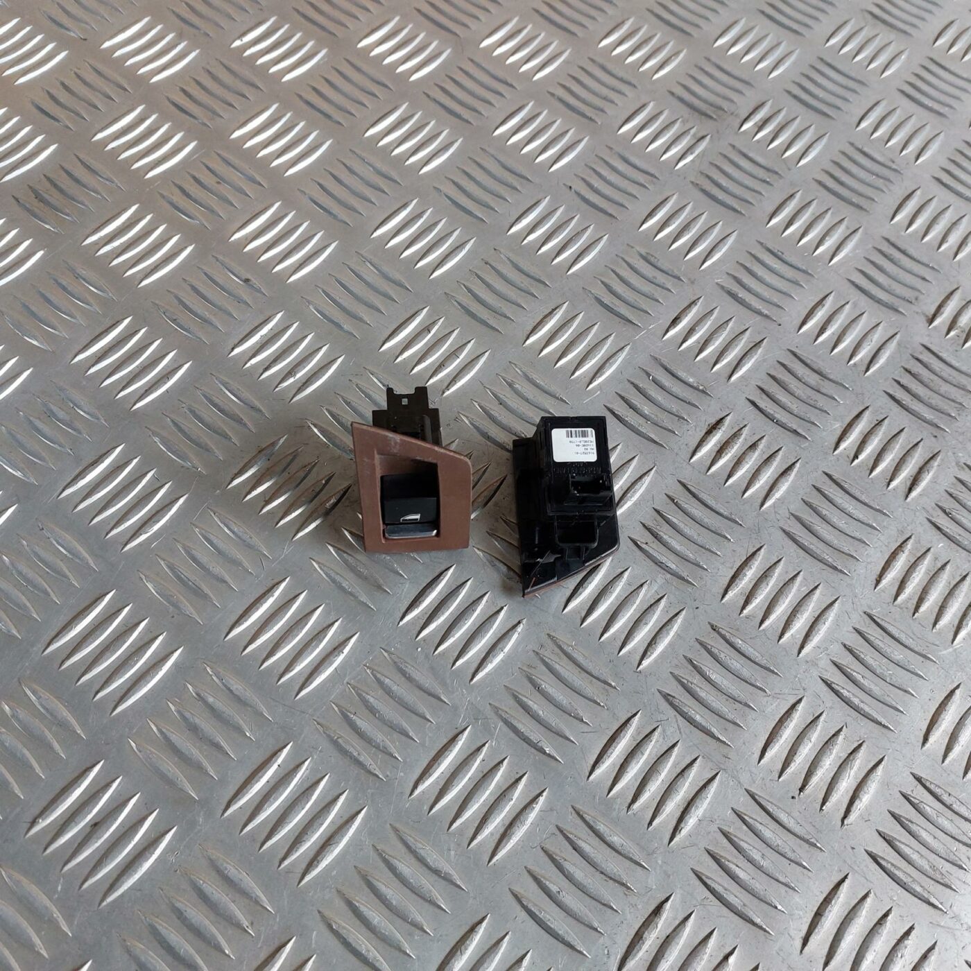 Stikla pacelšanas poga priekš BMW 520D F11 2011 TOURING