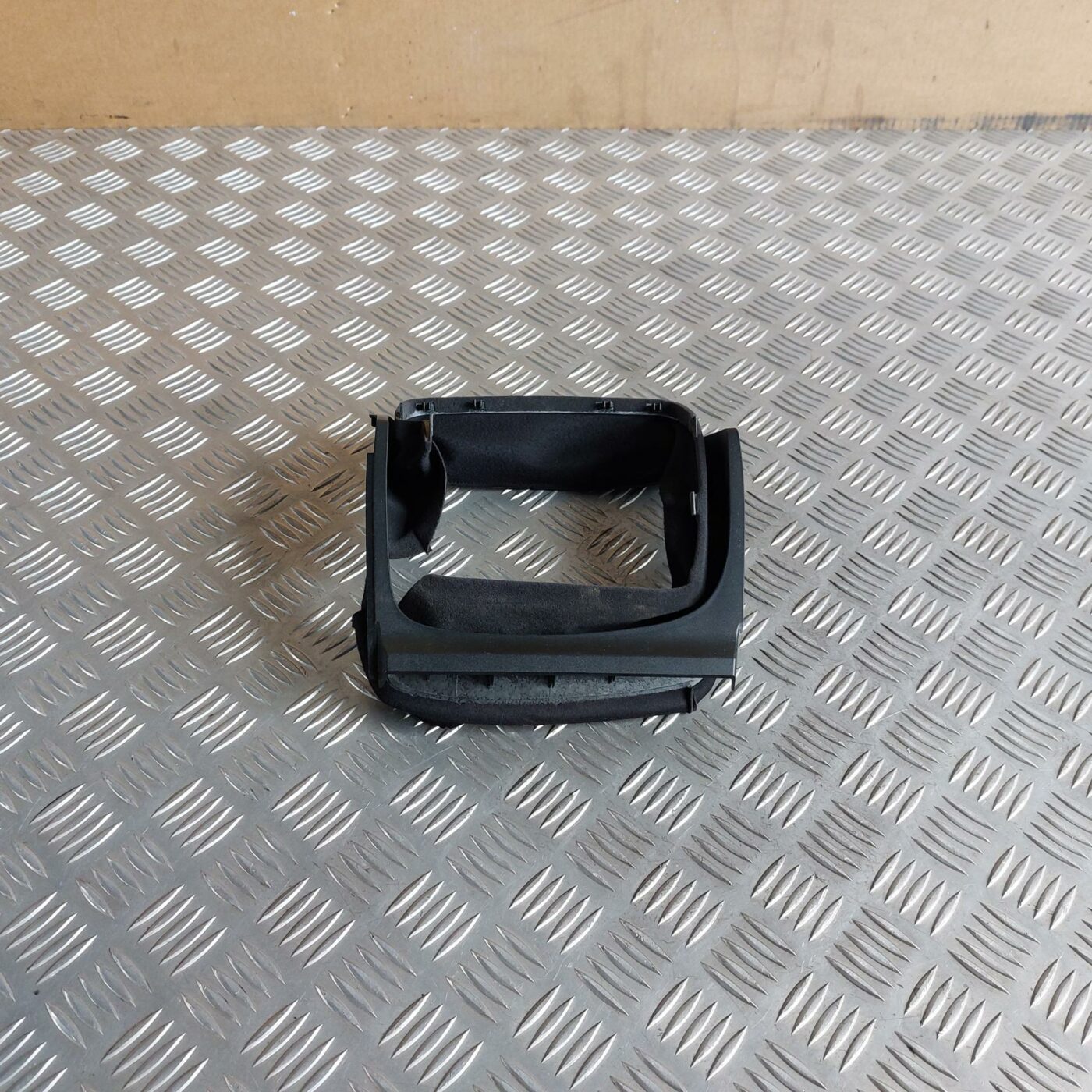 Stūres statnes putekļu aizsargs (salonā) priekš BMW 520D F11 2011 TOURING 1 Stūres statnes putekļu aizsargs (salonā) priekš BMW 520D F11 2011 TOURING