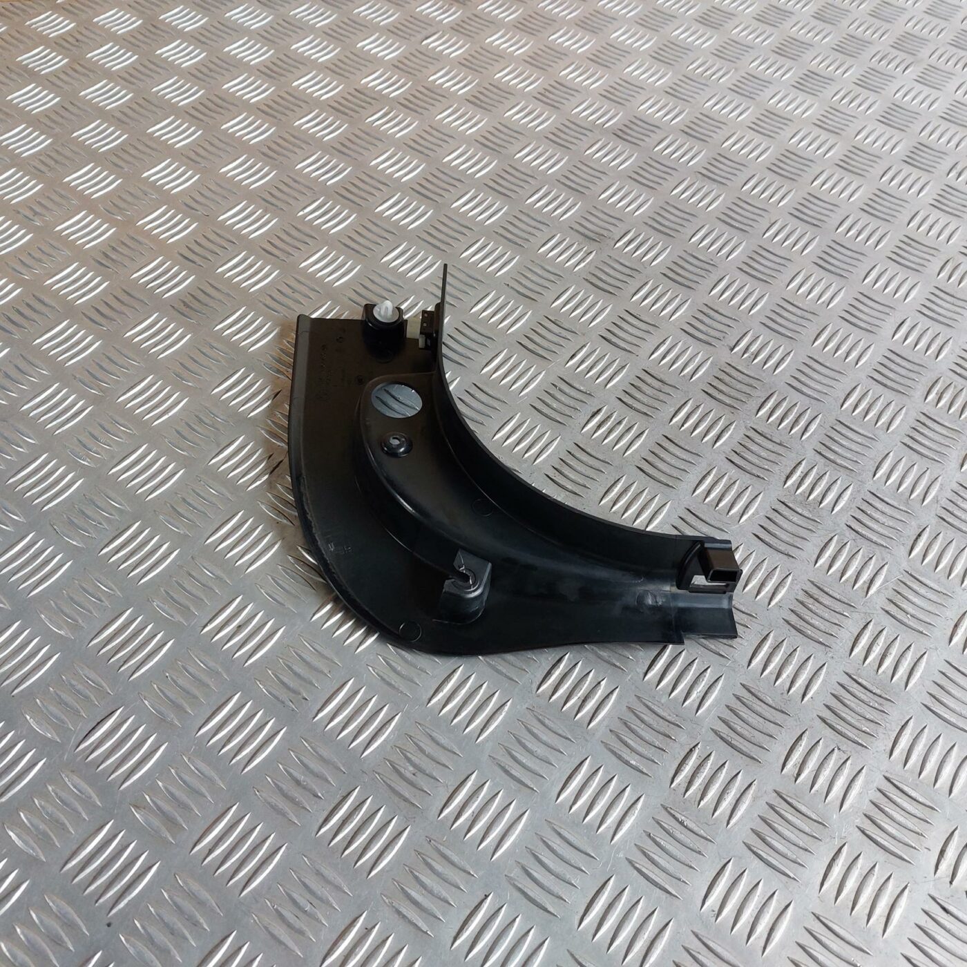 Sliekšņa priekšēja kreisa uzlika (salonā) priekš BMW 520D F11 2011 TOURING 3 Sliekšņa priekšēja kreisa uzlika (salonā) priekš BMW 520D F11 2011 TOURING