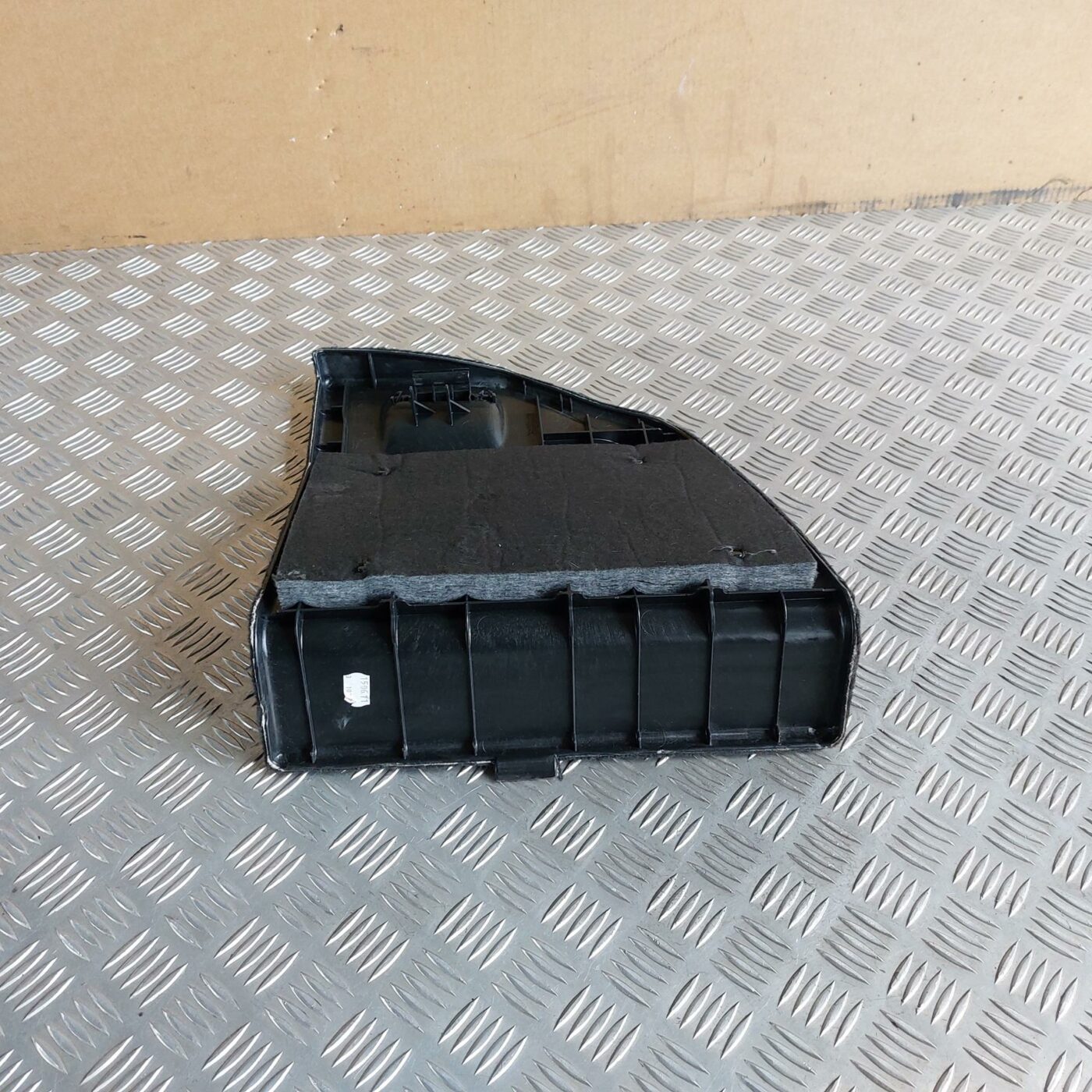 Bagāžnieka nodalījuma sānu apdares lūka priekš BMW 520D F11 2011 TOURING