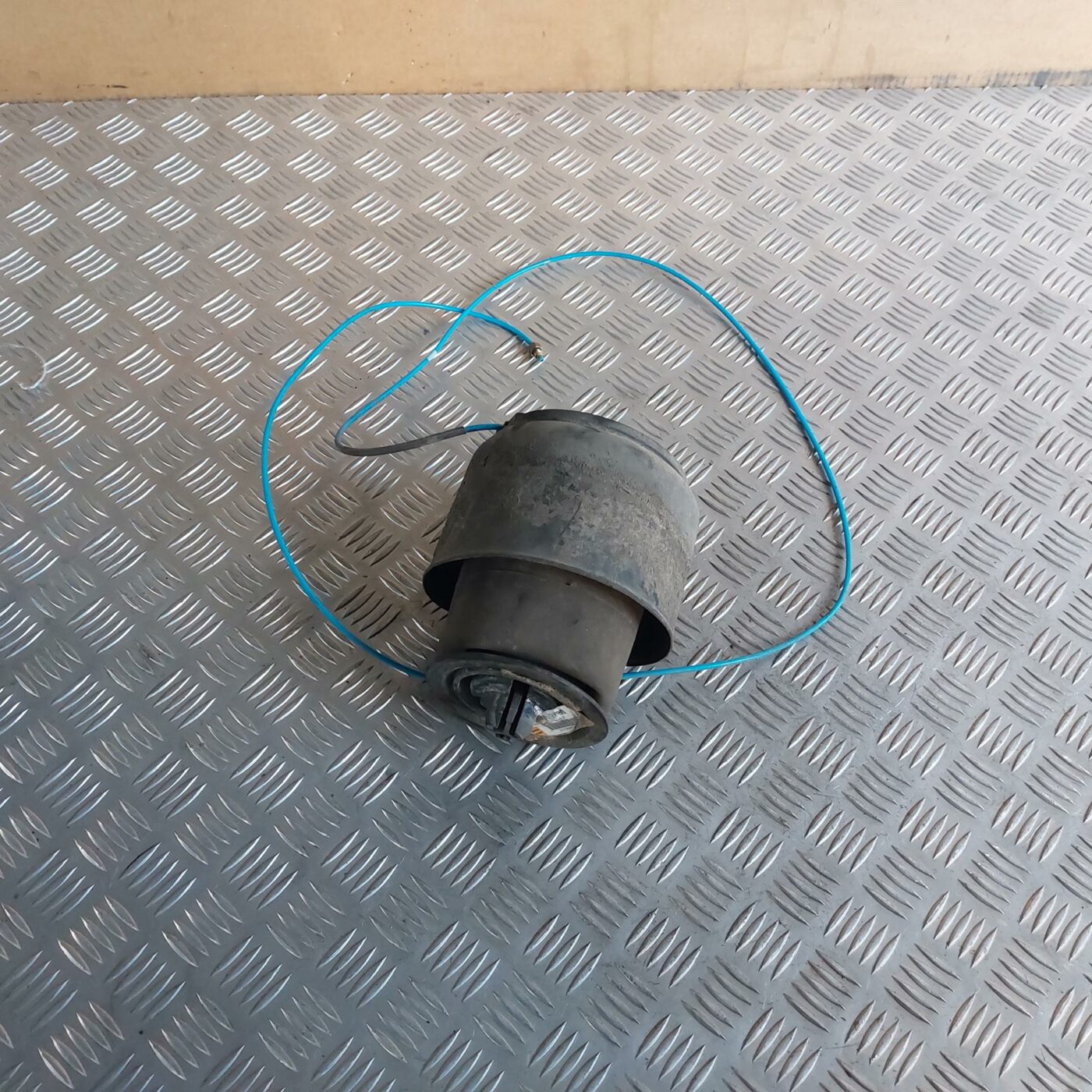 Pneimo piekares spilvens aizmugurē priekš BMW 520D F11 2011 TOURING 1 Pneimo piekares spilvens aizmugurē priekš BMW 520D F11 2011 TOURING