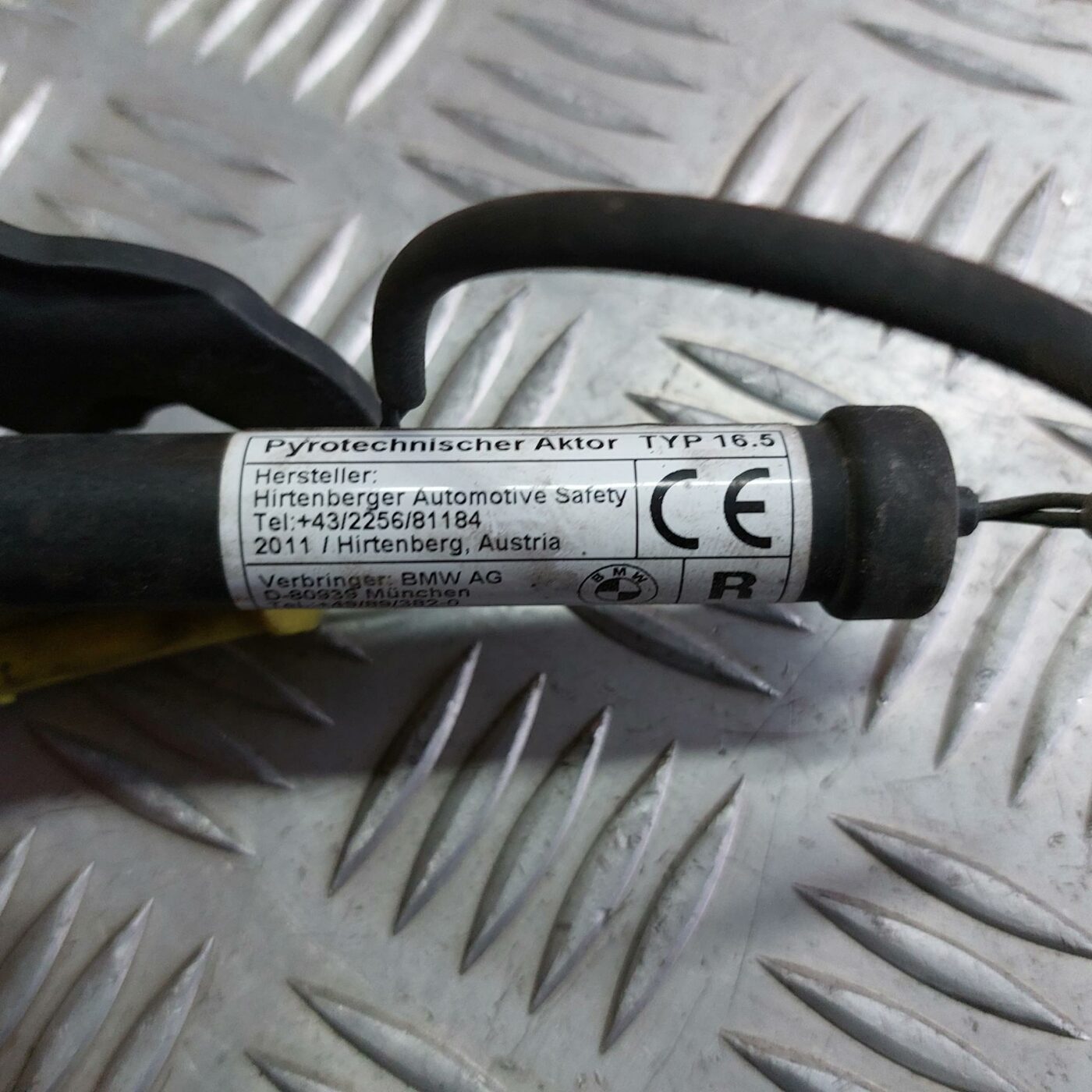 Pirotehniskā pārsega piedziņa priekš BMW 520D F11 2011 TOURING 3 Pirotehniskā pārsega piedziņa priekš BMW 520D F11 2011 TOURING