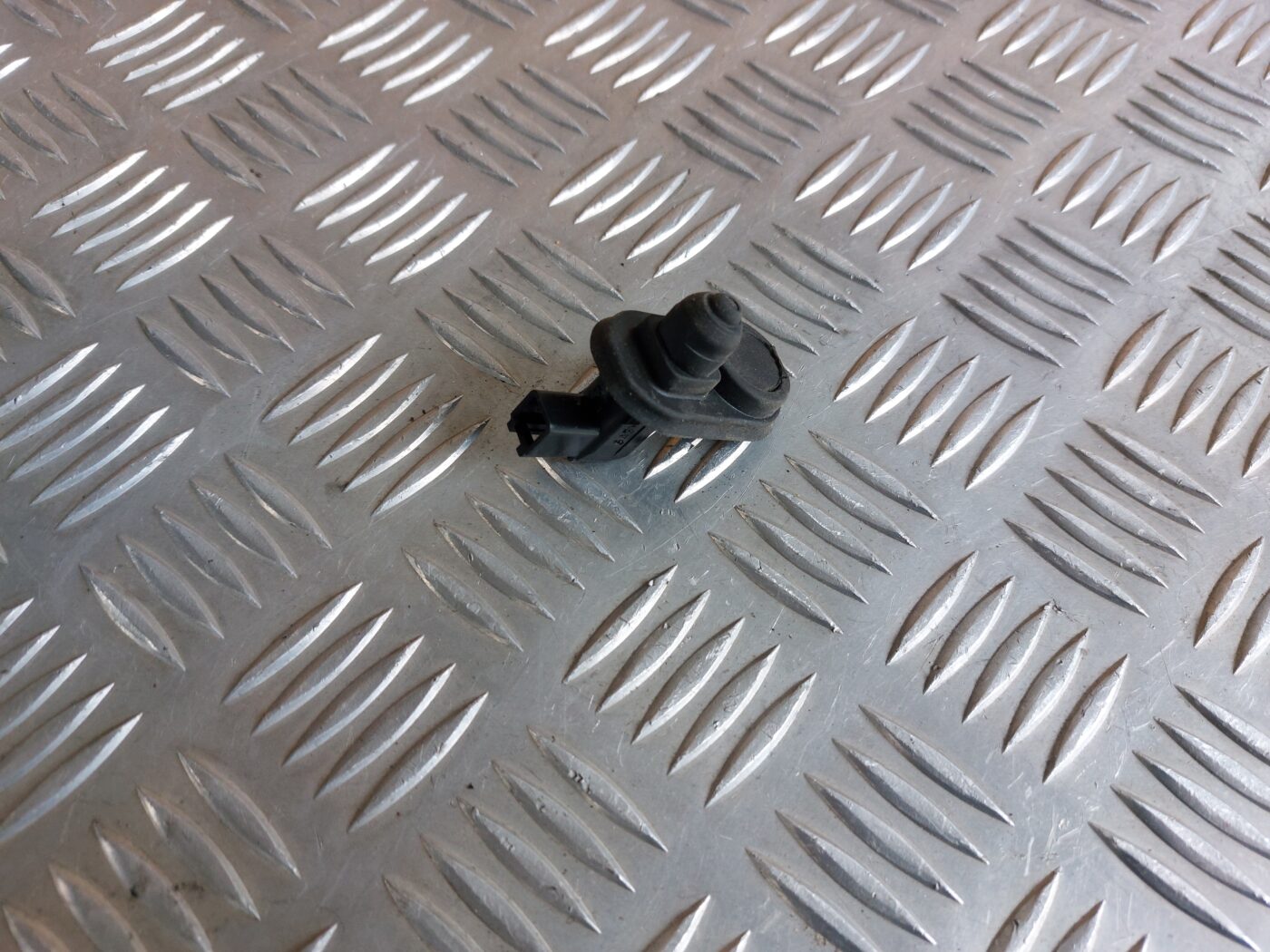 Durvju atvēršanas/aizvēršanas kontakts priekš HONDA CIVIC 2006 1 Durvju atvēršanas/aizvēršanas kontakts priekš HONDA CIVIC 2006