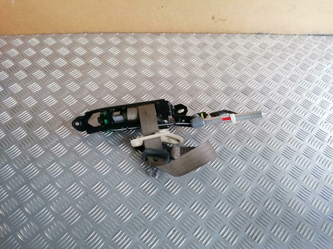 Priekšējā labā drošības josta priekš VOLVO S80 2004 1 Priekšējā labā drošības josta priekš VOLVO S80 2004