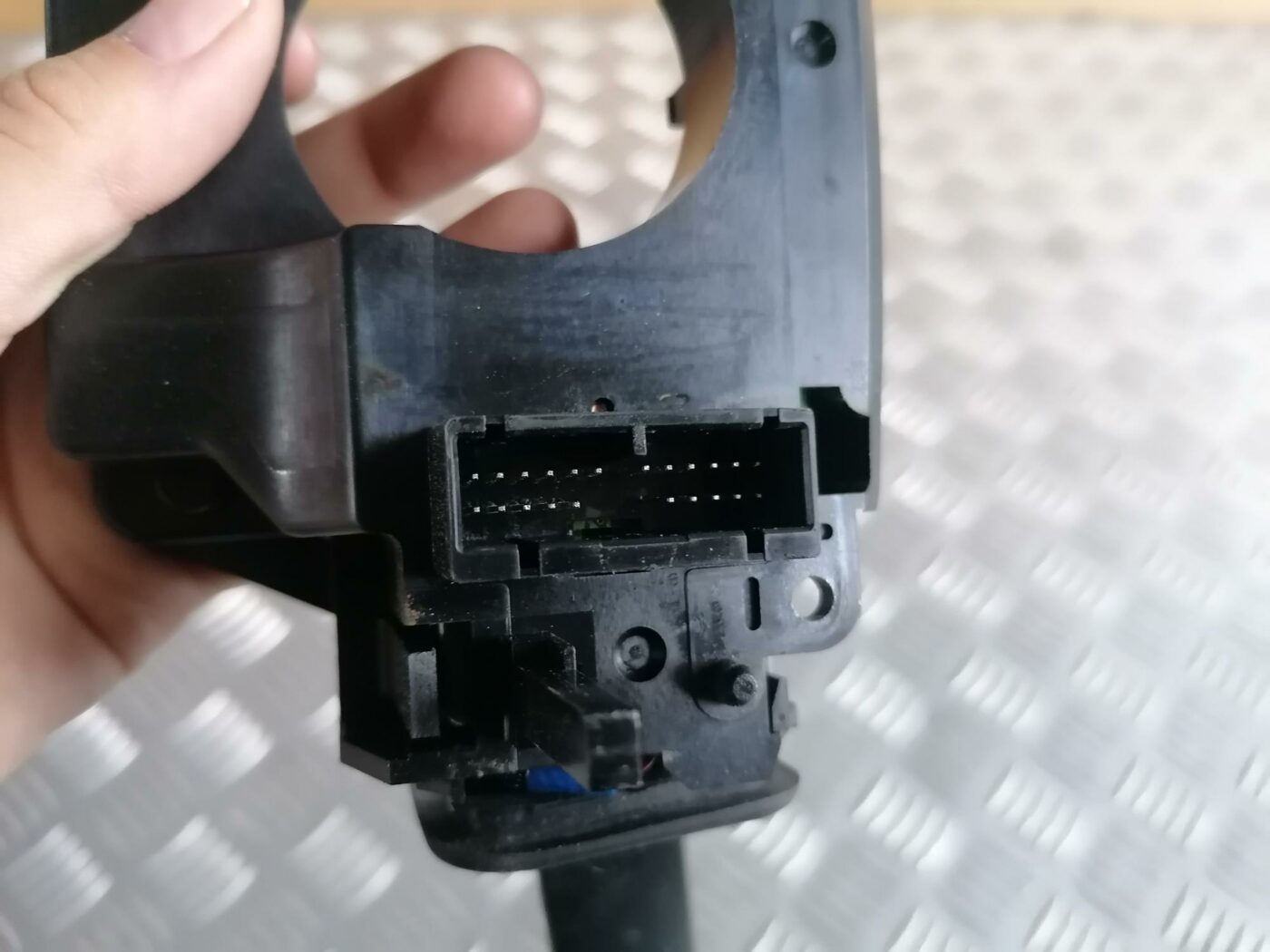 Stūres statnes slēdzis priekš VOLVO S80 2004 3 Stūres statnes slēdzis priekš VOLVO S80 2004