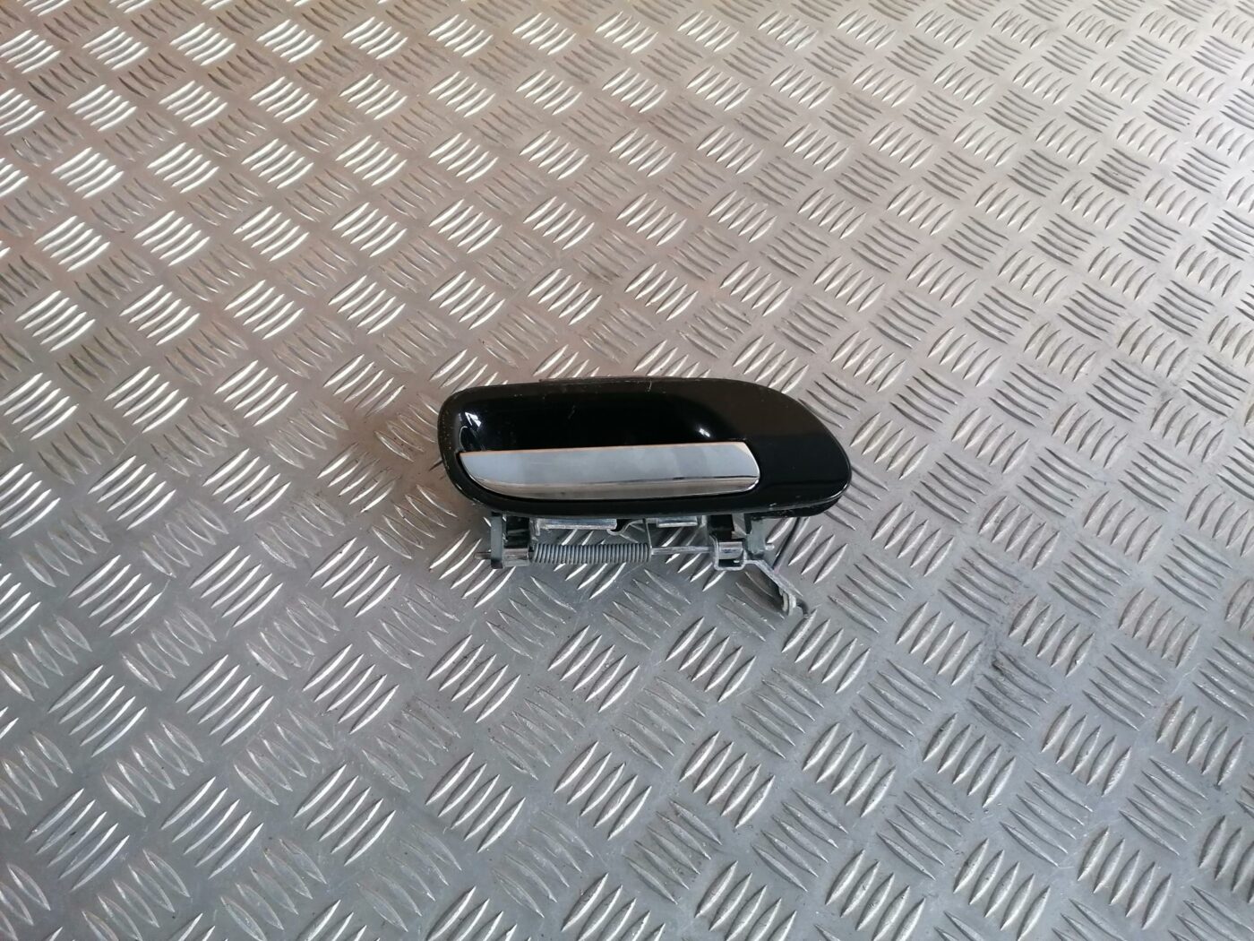 Aizmugurējāis labais durvju rokturis priekš VOLVO S80 2004