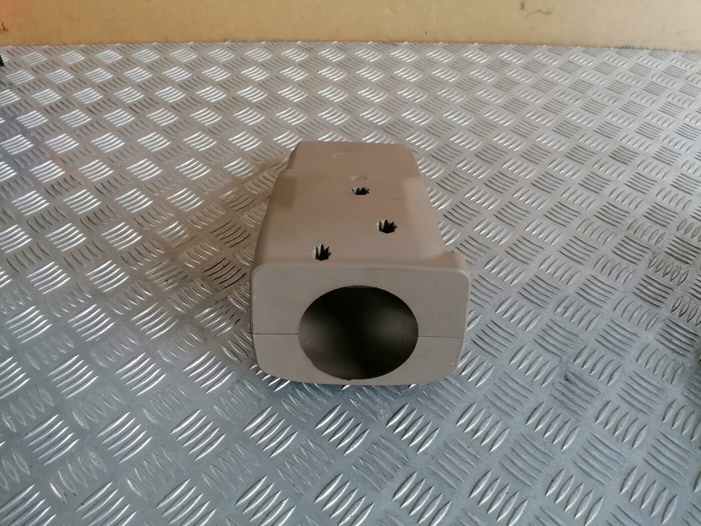 Stūres statnes putekļu aizsargs (salonā) priekš VOLVO S80 2004 1 Stūres statnes putekļu aizsargs (salonā) priekš VOLVO S80 2004