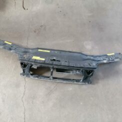 Priekšējā radiatora rāmja augšēja daļa priekš VOLVO S80 2004