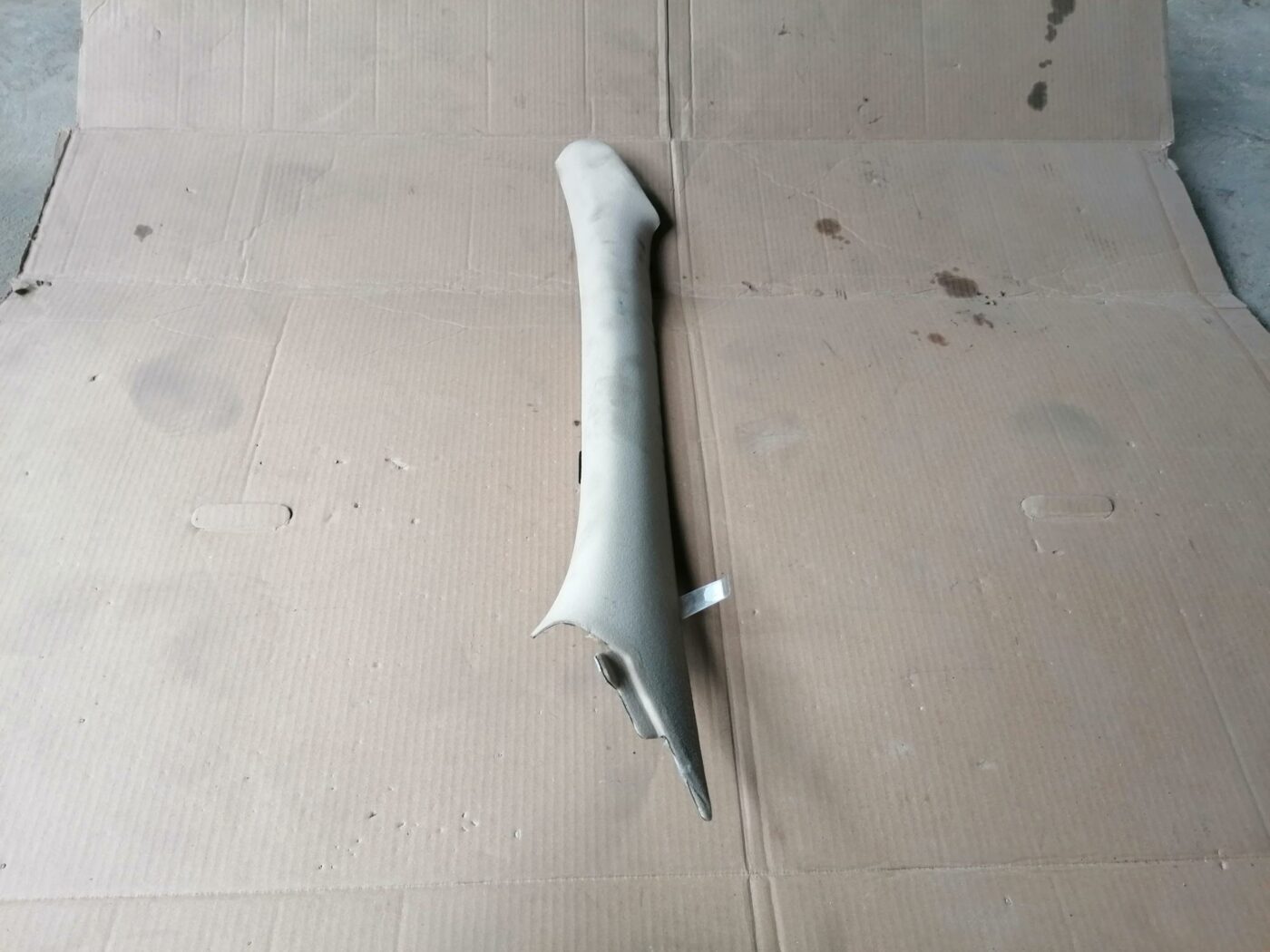 Priekšējas salona statnes apdare priekš VOLVO S80 2004 1 Priekšējas salona statnes apdare priekš VOLVO S80 2004