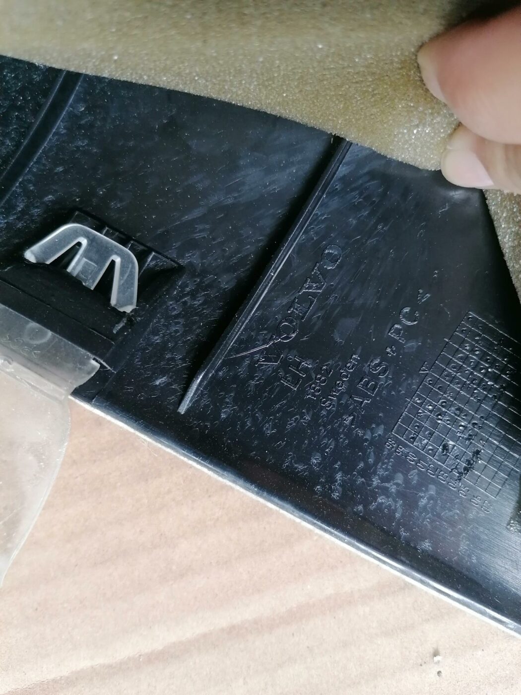 Priekšējas salona statnes apdare priekš VOLVO S80 2004 3 Priekšējas salona statnes apdare priekš VOLVO S80 2004