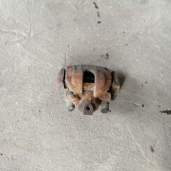 Aizmugurējais kreisais suports priekš VOLVO S80 2004