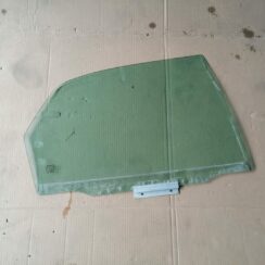 Aizmugurējo labo durvju stikls priekš VOLVO S80 2004