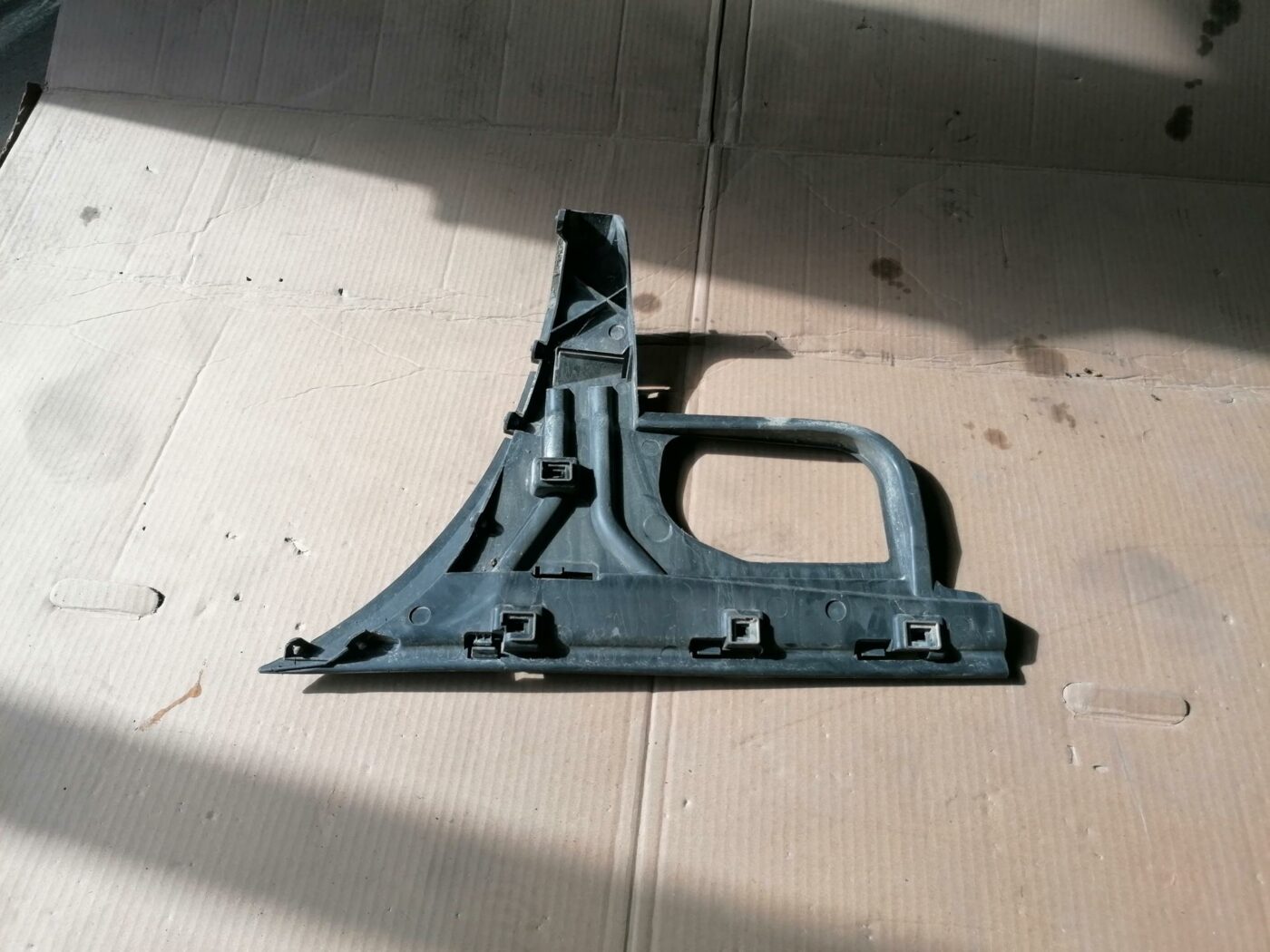 Aizmugurējā spārna un bufera stiprinājums priekš VOLVO S80 2004