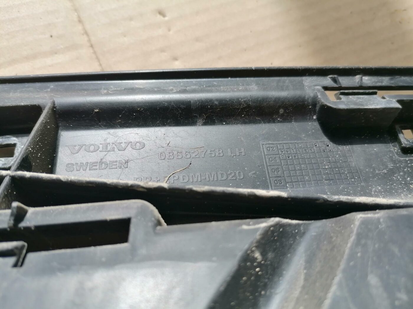 Aizmugurējā spārna un bufera stiprinājums priekš VOLVO S80 2004