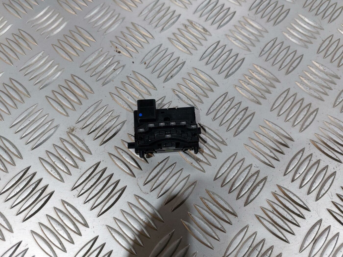 Stūres stāvokļa devējs priekš VW JETTA 2008 2 Stūres stāvokļa devējs priekš VW JETTA 2008