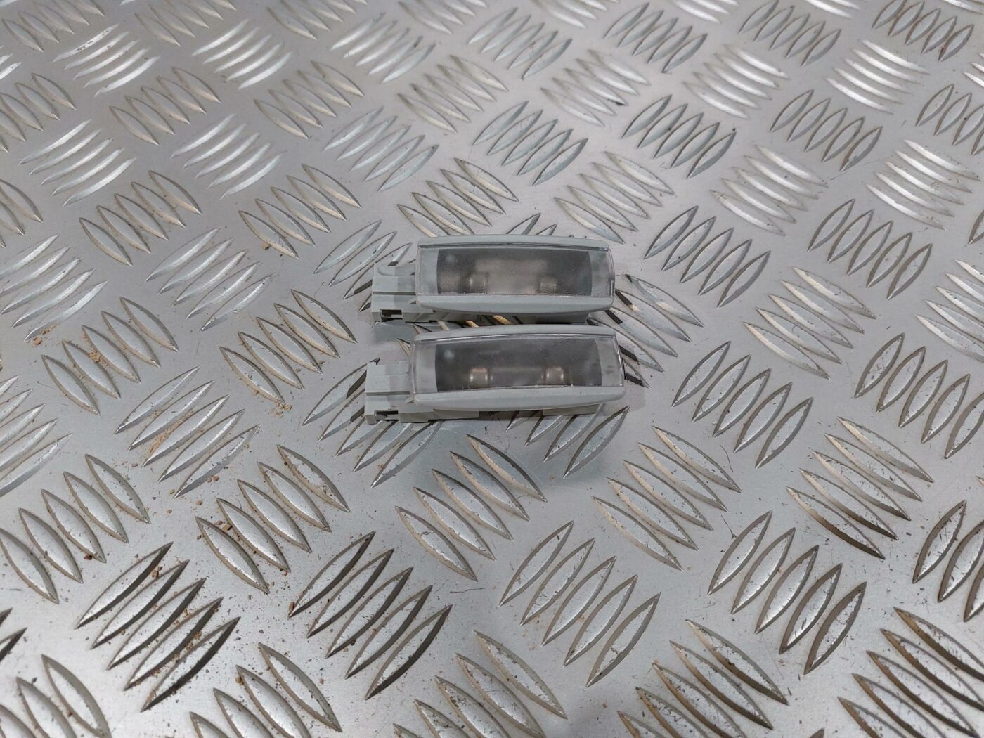 Saules aizsarga apgaismojums priekš VW JETTA 2008 1 Saules aizsarga apgaismojums priekš VW JETTA 2008