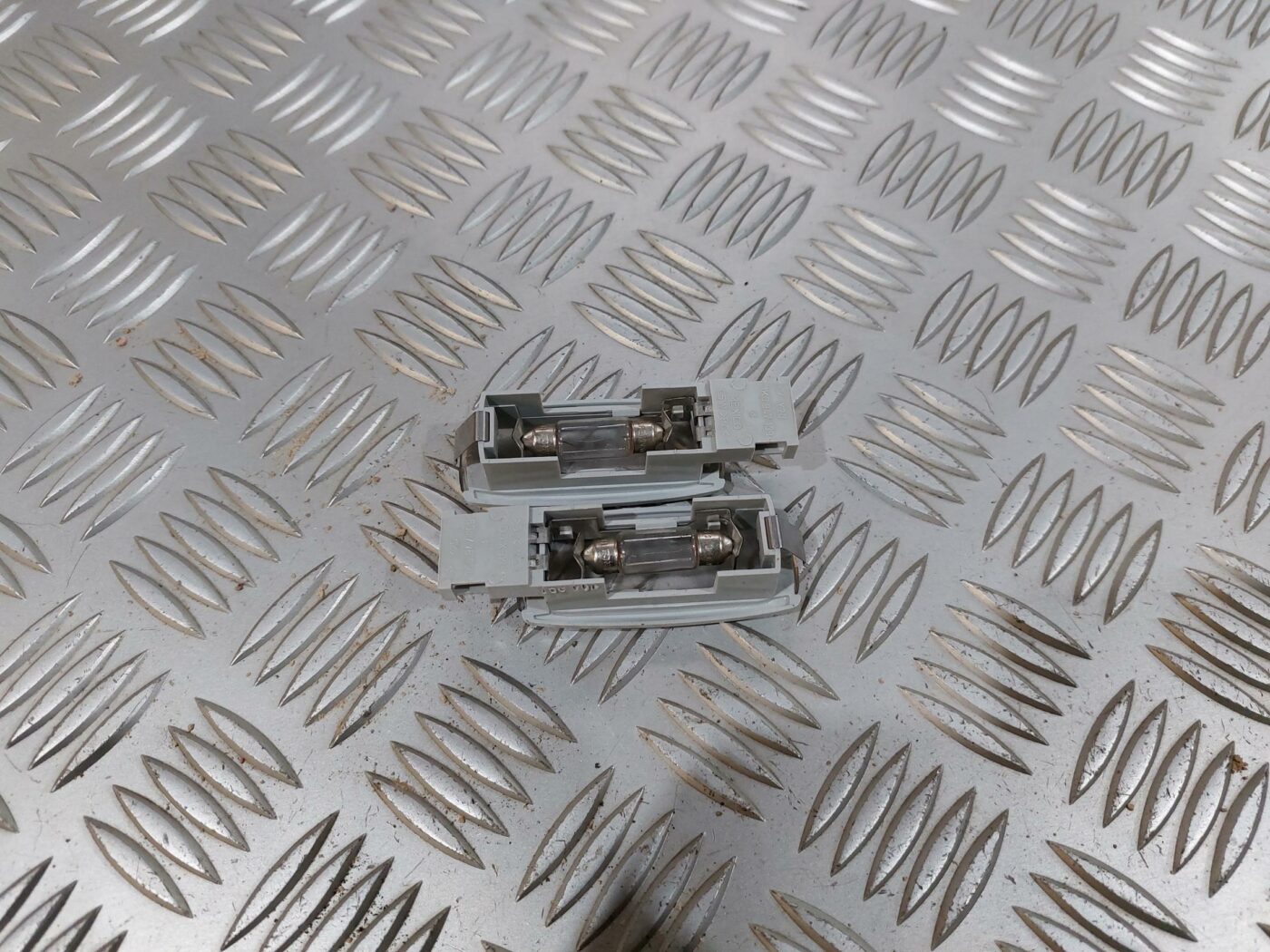 Saules aizsarga apgaismojums priekš VW JETTA 2008 2 Saules aizsarga apgaismojums priekš VW JETTA 2008