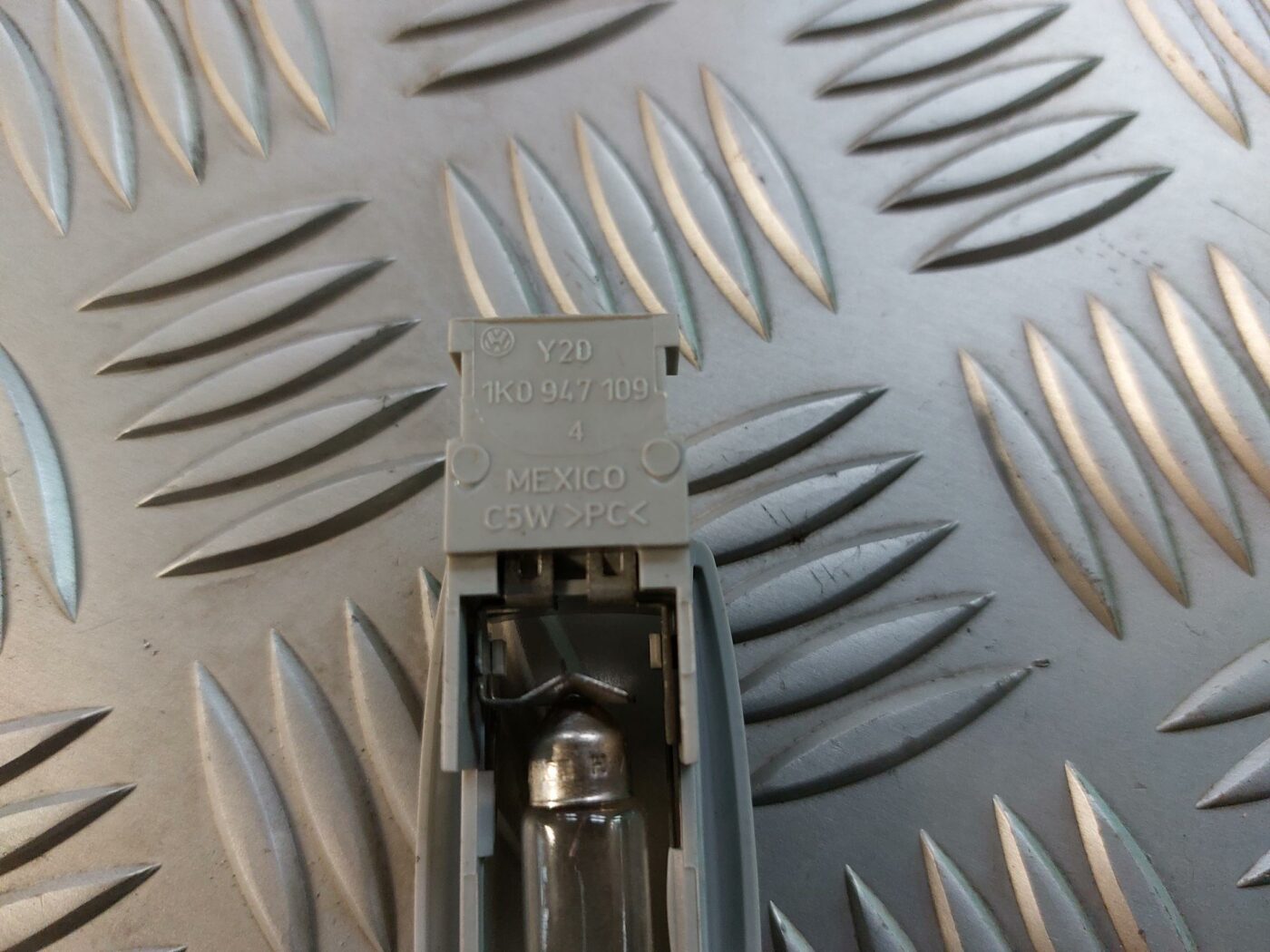 Saules aizsarga apgaismojums priekš VW JETTA 2008 3 Saules aizsarga apgaismojums priekš VW JETTA 2008