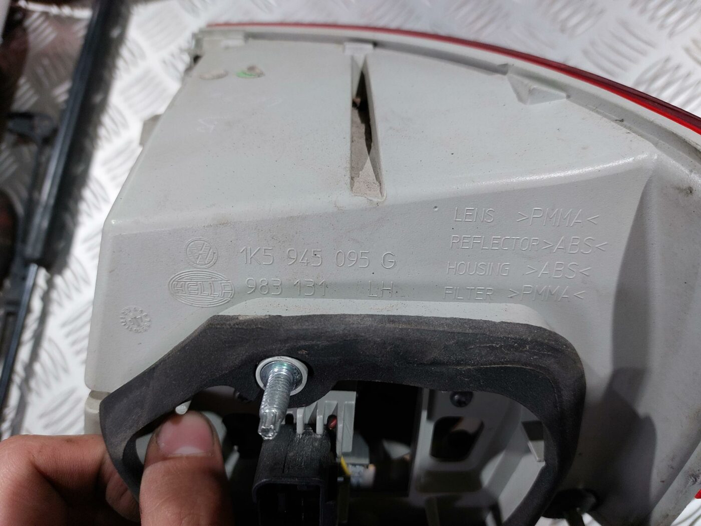 Aizmugurējais kreisais lukturis priekš VW JETTA 2008 4 Aizmugurējais kreisais lukturis priekš VW JETTA 2008