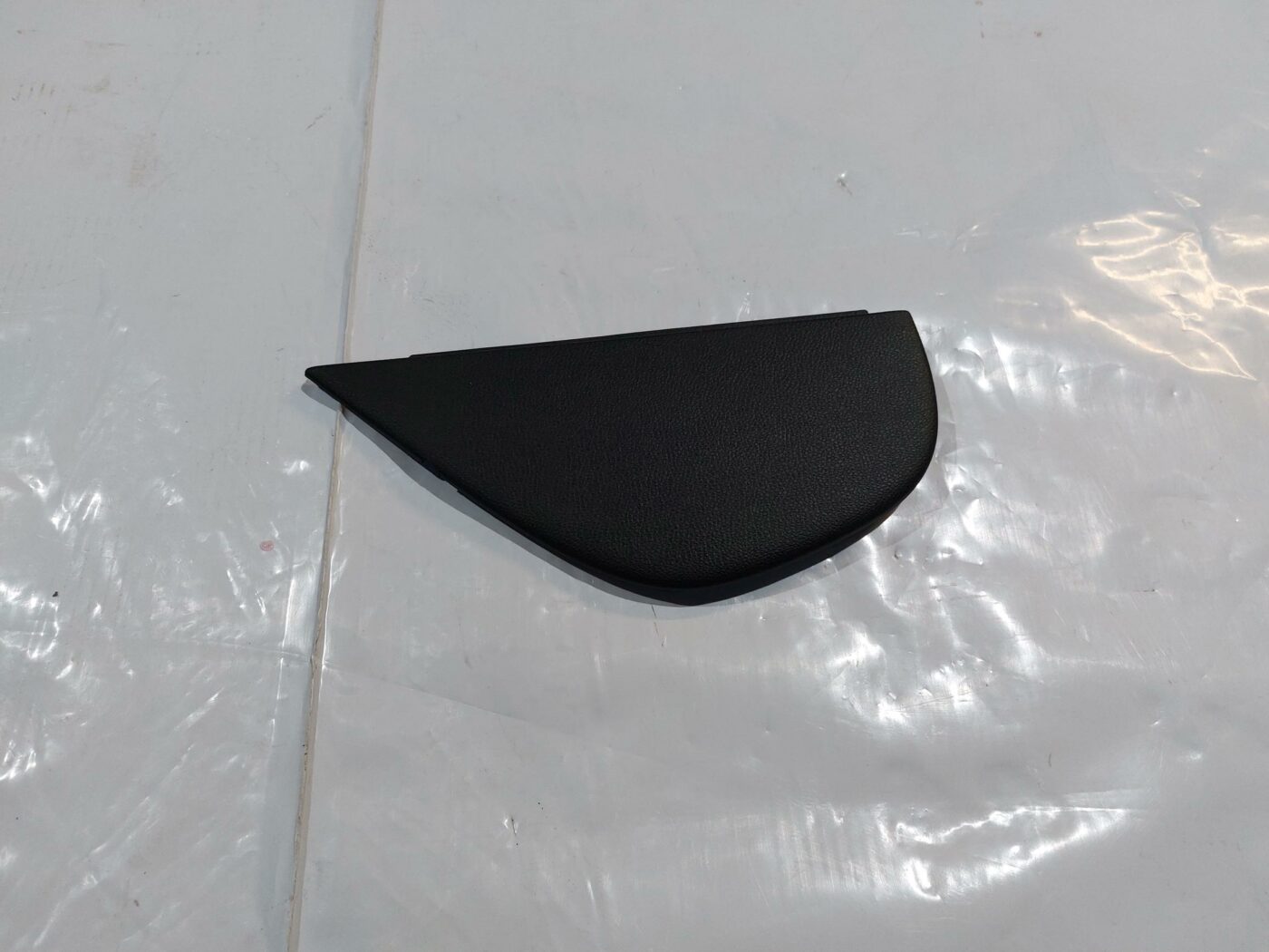 Mērinstrumentu paneļa sānu apdare priekš VW JETTA 2008 1 Mērinstrumentu paneļa sānu apdare priekš VW JETTA 2008