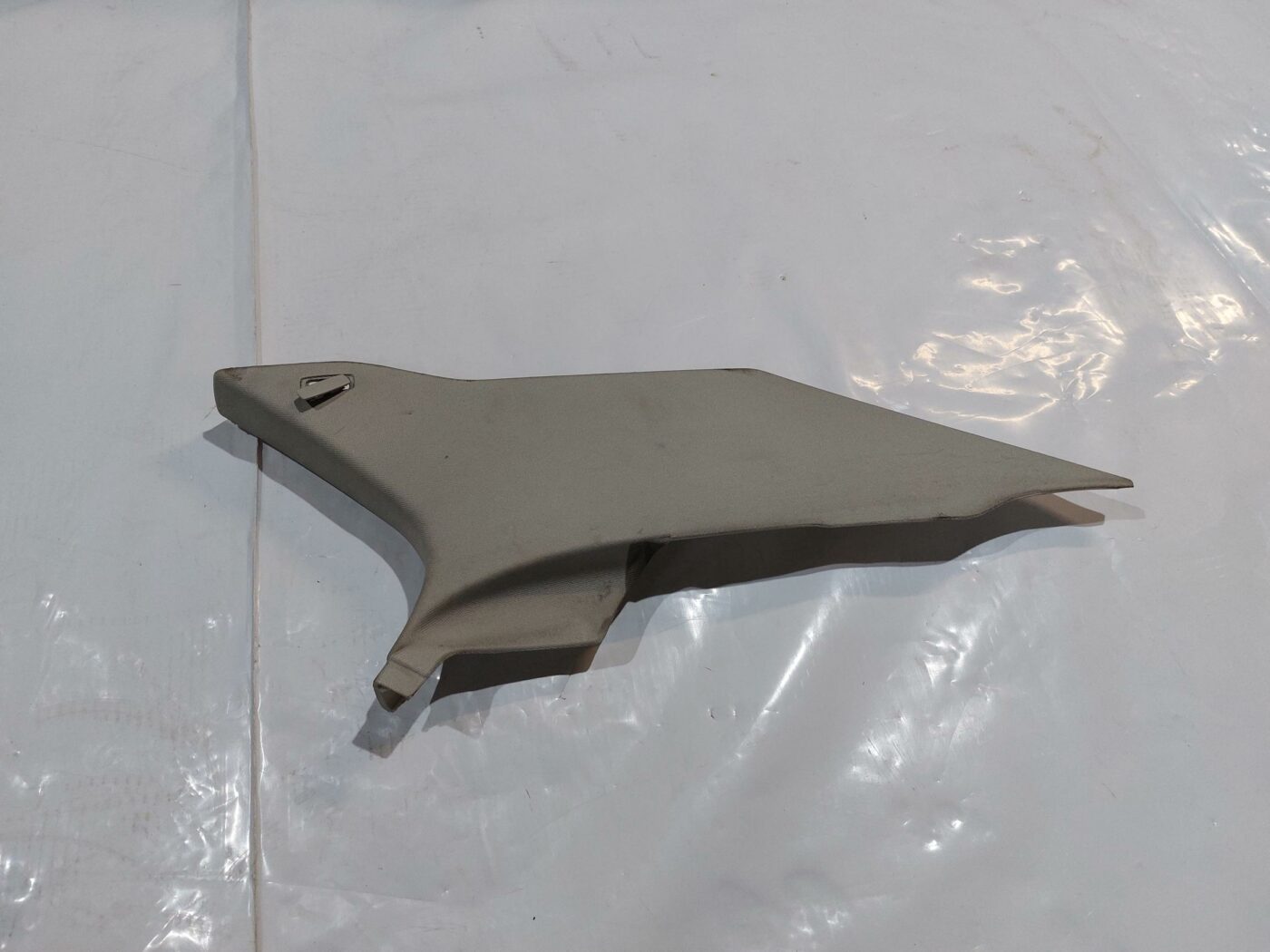 Bagažnieka nodalījuma statnes apdare priekš VW JETTA 2008 1 Bagažnieka nodalījuma statnes apdare priekš VW JETTA 2008