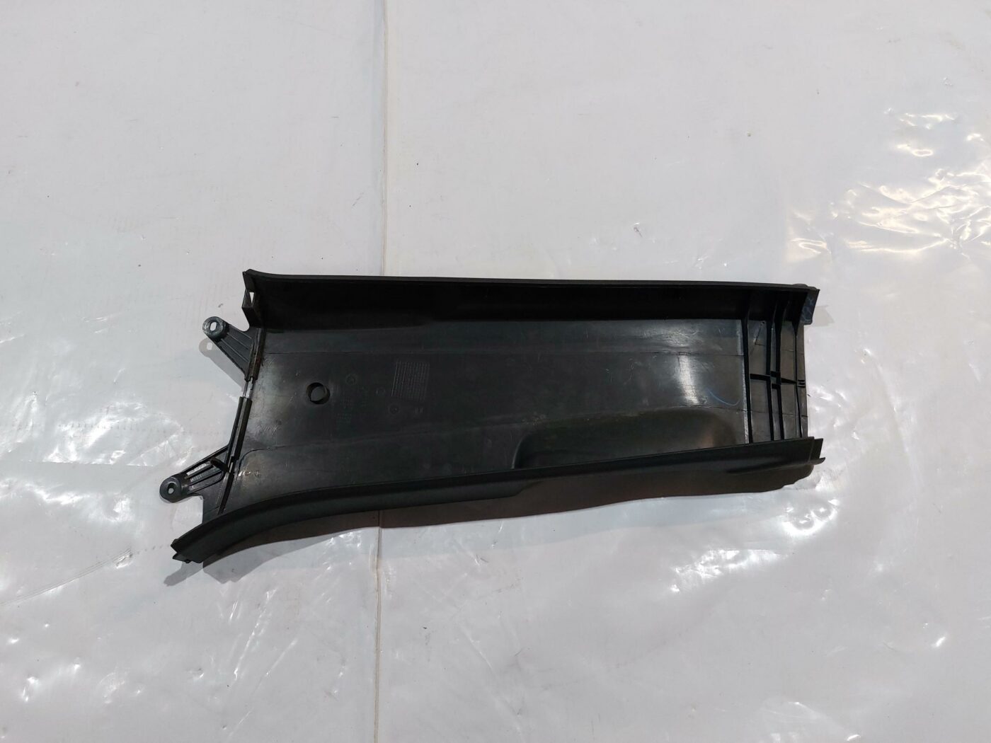 Vidējas salona statnes apdare priekš VW JETTA 2008